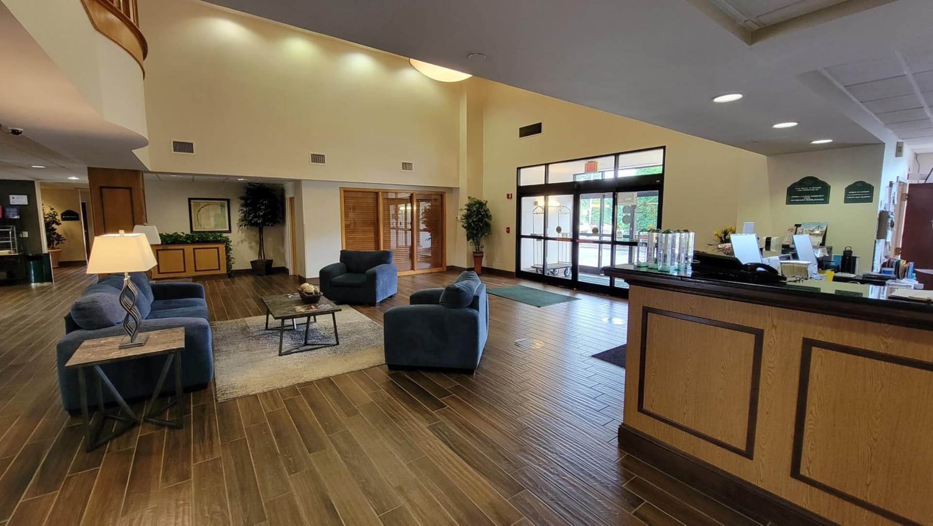 Holiday Inn Express Fayetteville Fort Bragg by IHG interior in Fayetteville, NC — gallery photo 2