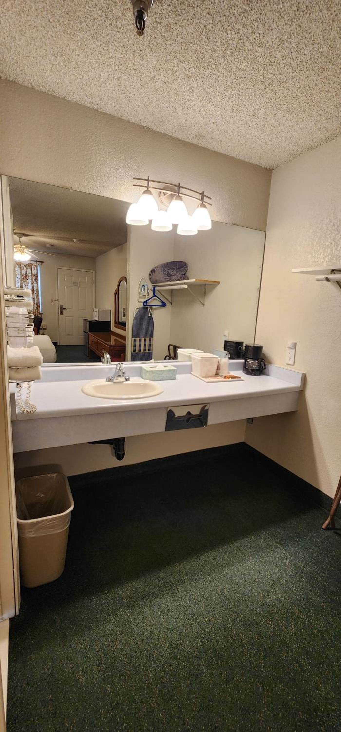 Terrace Inn and Suites property views in El Cerrito, CA — gallery photo 3