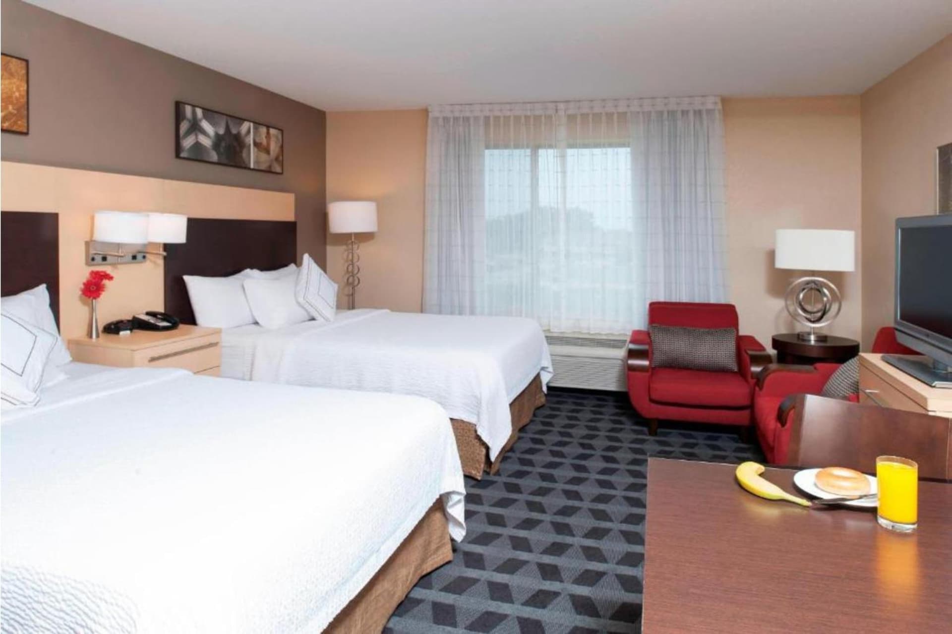 TownePlace Suites Des Moines Urbandale interior in Johnston, IA — gallery photo 2