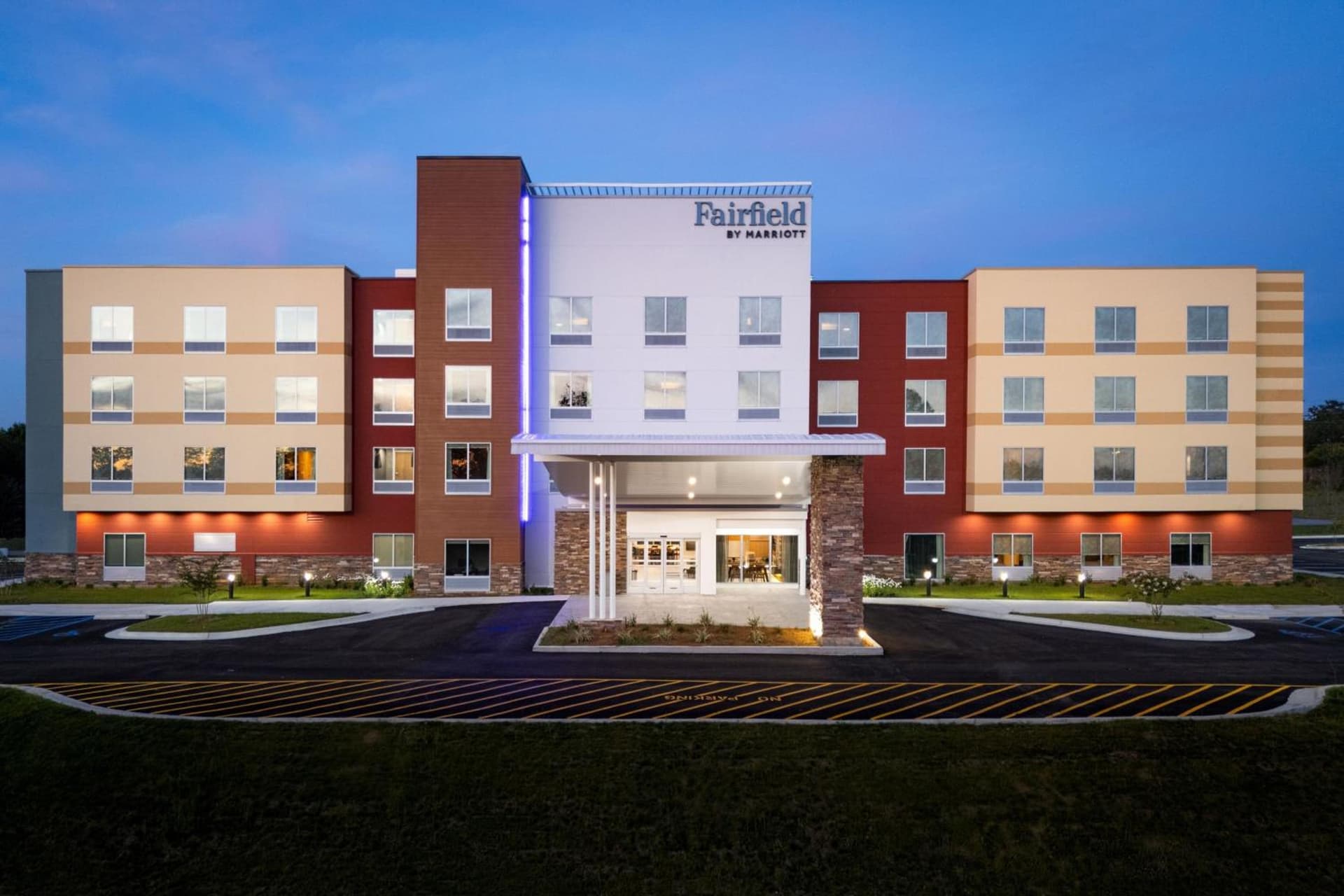 Fairfield by Marriott Inn & Suites Cullman interior in Cullman, AL — gallery photo 2