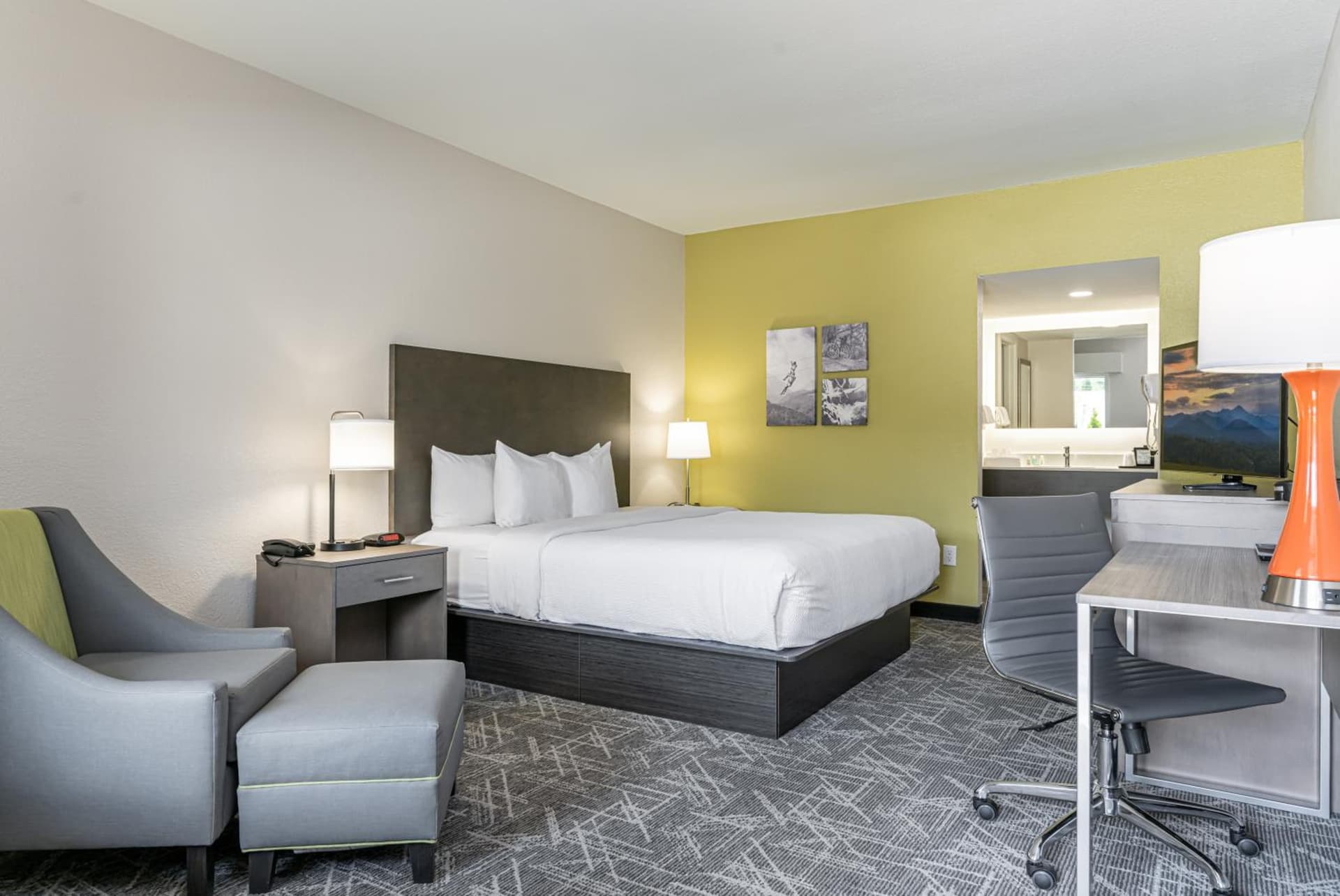 Quality Inn Asheville Downtown Tunnel Rd interior in Asheville, NC — gallery photo 2