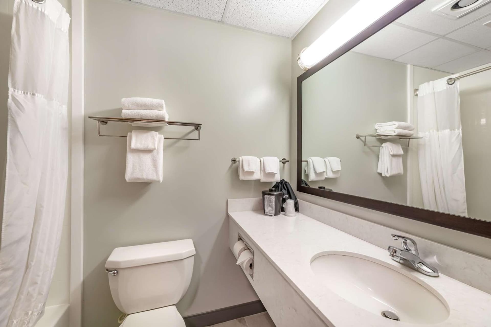 Best Western Port Clinton interior in Port Clinton, OH — gallery photo 2