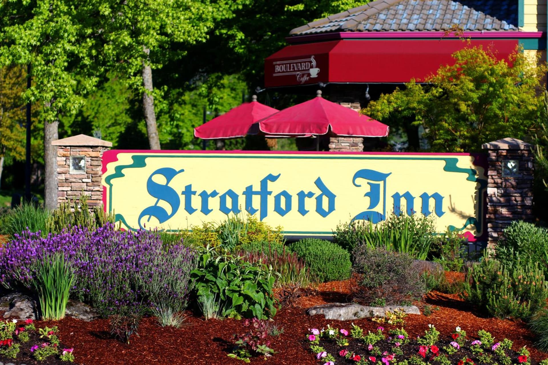 Stratford Inn interior in Ashland, OR — gallery photo 2
