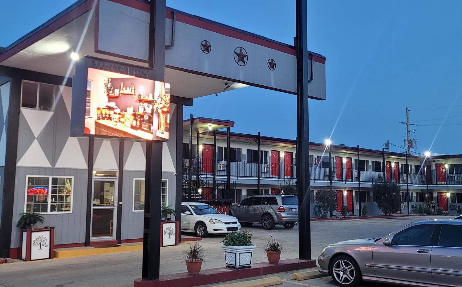 Coratel Inn & Suites by Jasper Hutchinson property views in Hutchinson, KS — gallery photo 3