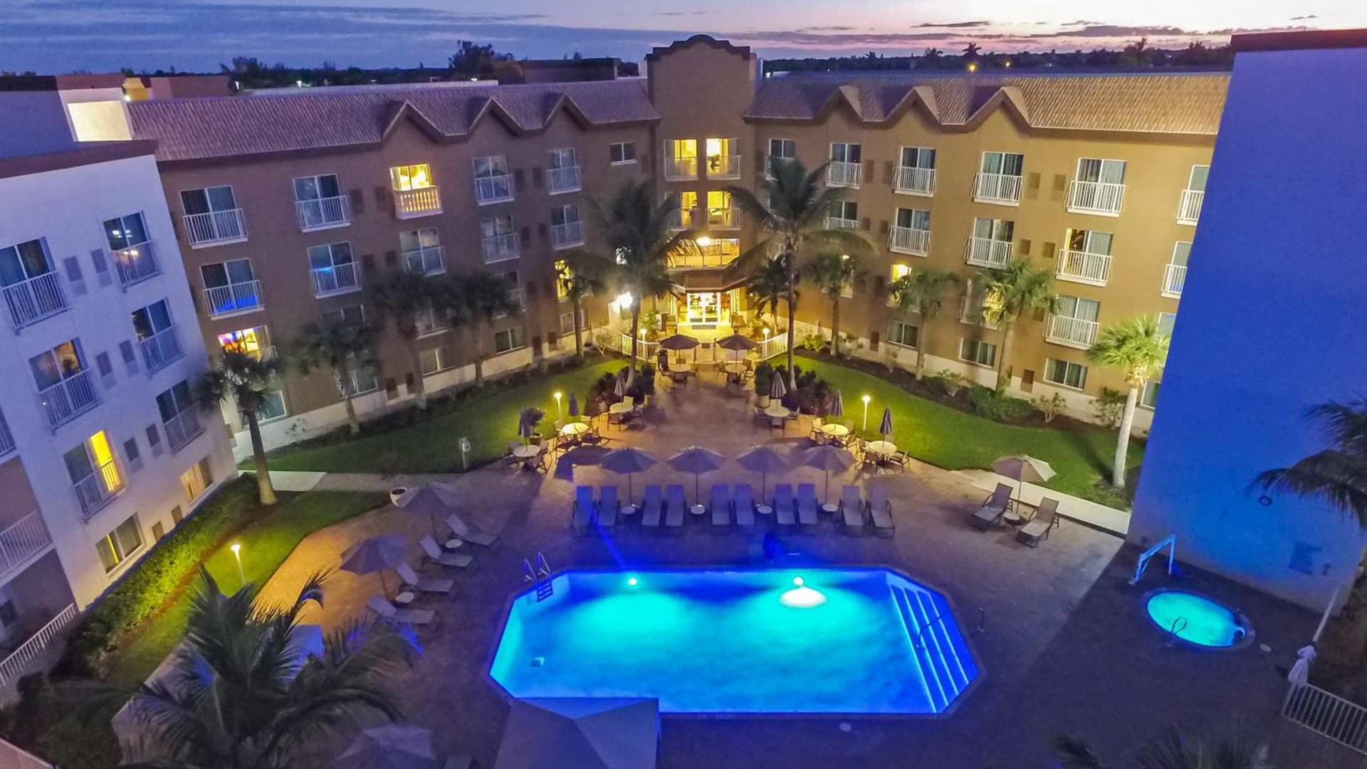 Holiday Inn Express & Suites Naples Downtown - 5th Avenue by IHG gallery photo in Naples, FL — image 57