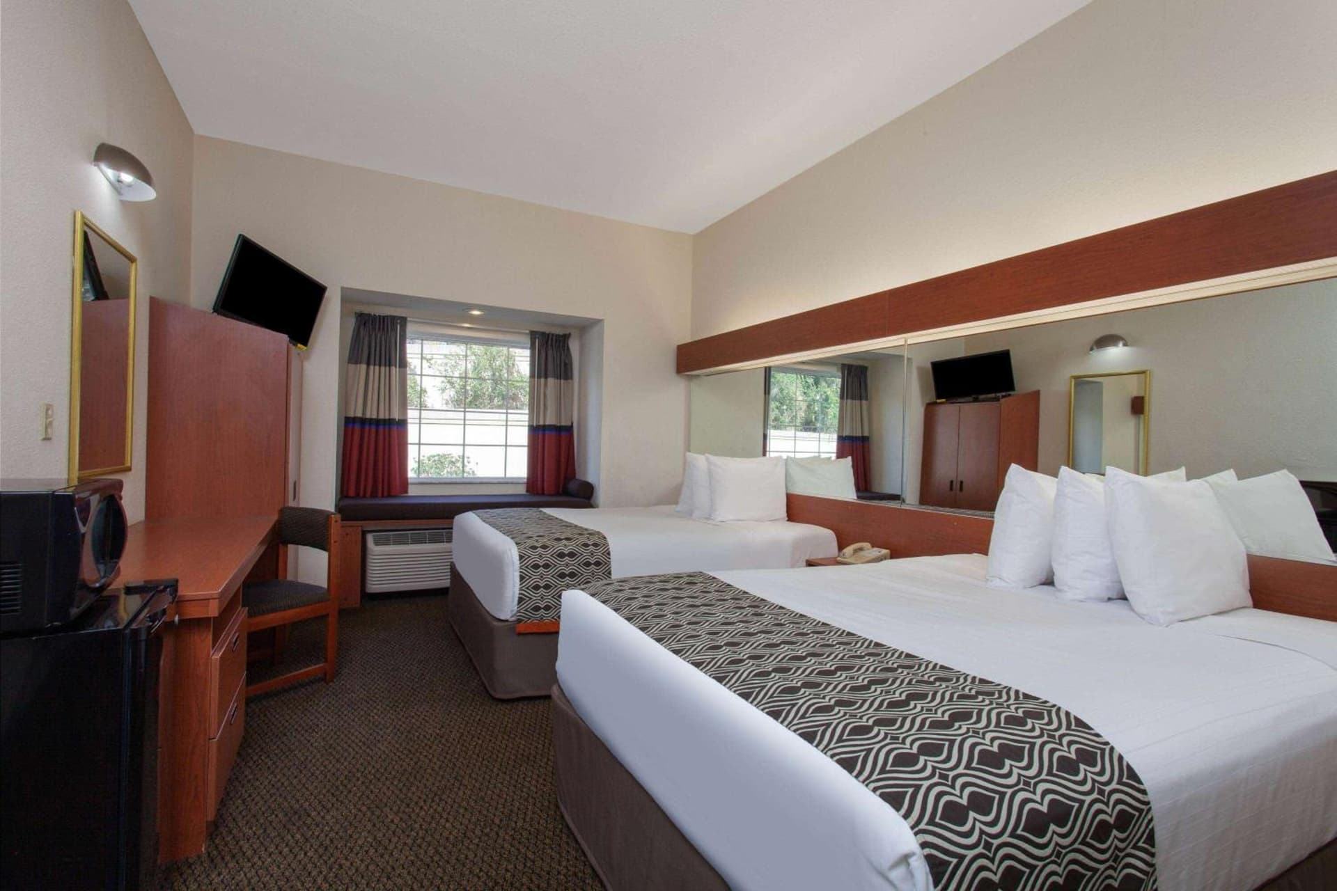 Microtel Inn and Suites by Wyndham - Lady Lake/ The Villages gallery photo in The Villages, FL — image 25