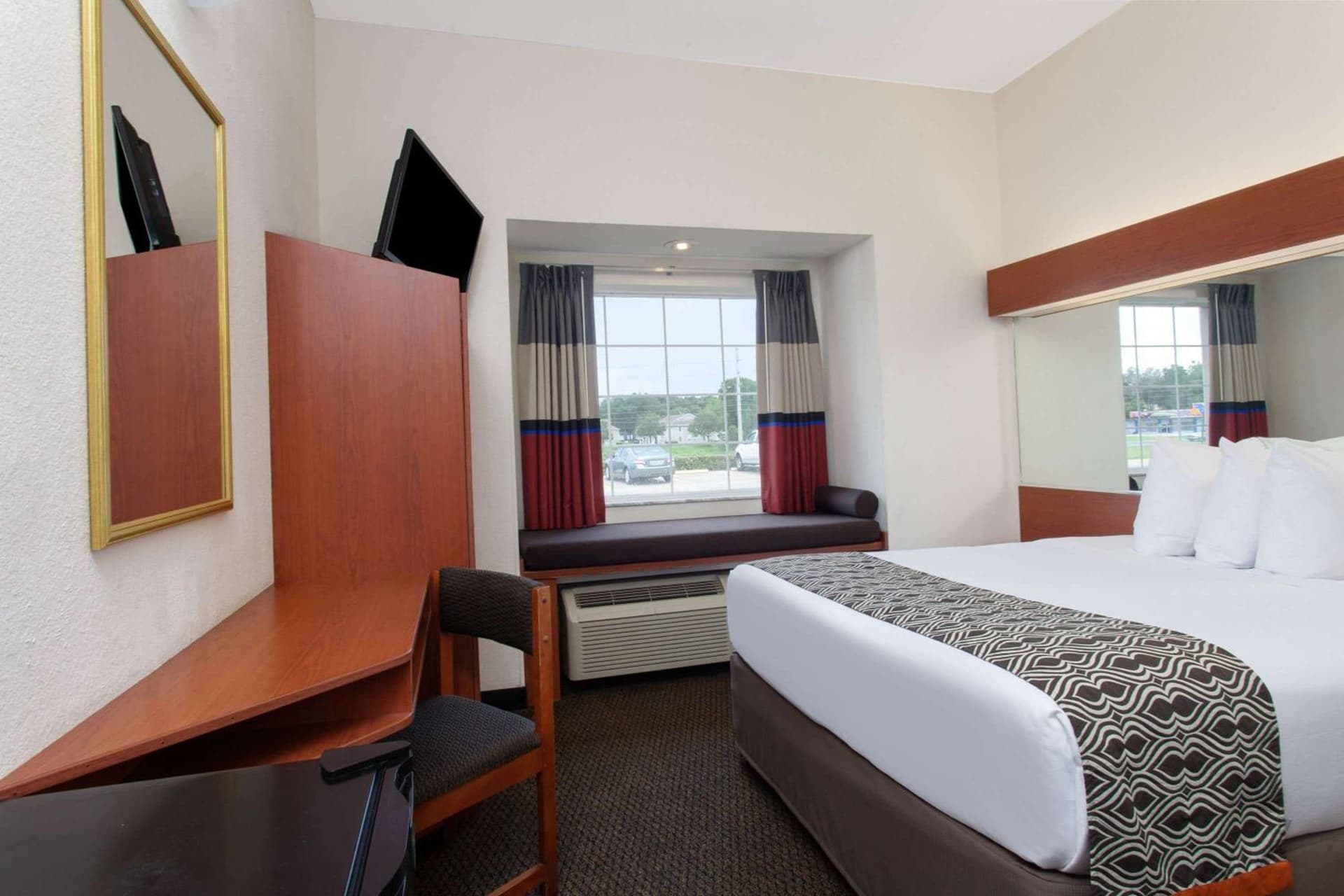 Microtel Inn and Suites by Wyndham - Lady Lake/ The Villages gallery photo in The Villages, FL — image 41