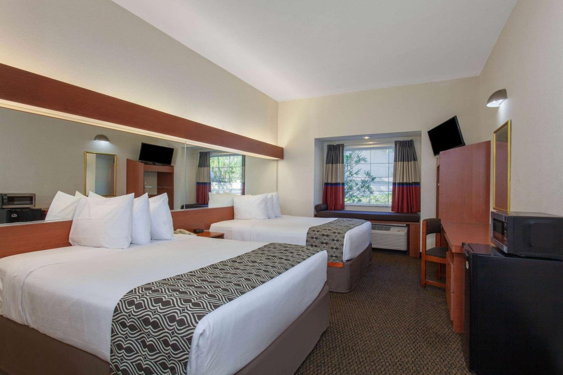 Microtel Inn and Suites by Wyndham - Lady Lake/ The Villages gallery photo in The Villages, FL — image 18
