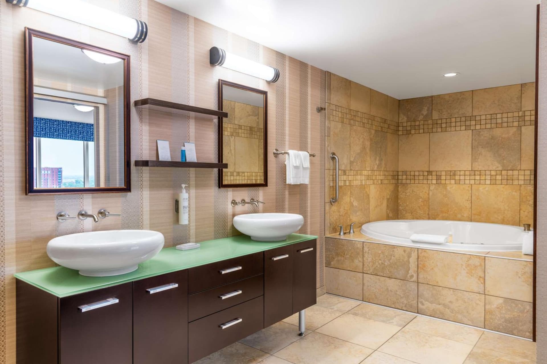 Hampton Inn & Suites Madison Downtown gallery photo in Madison, WI — image 37