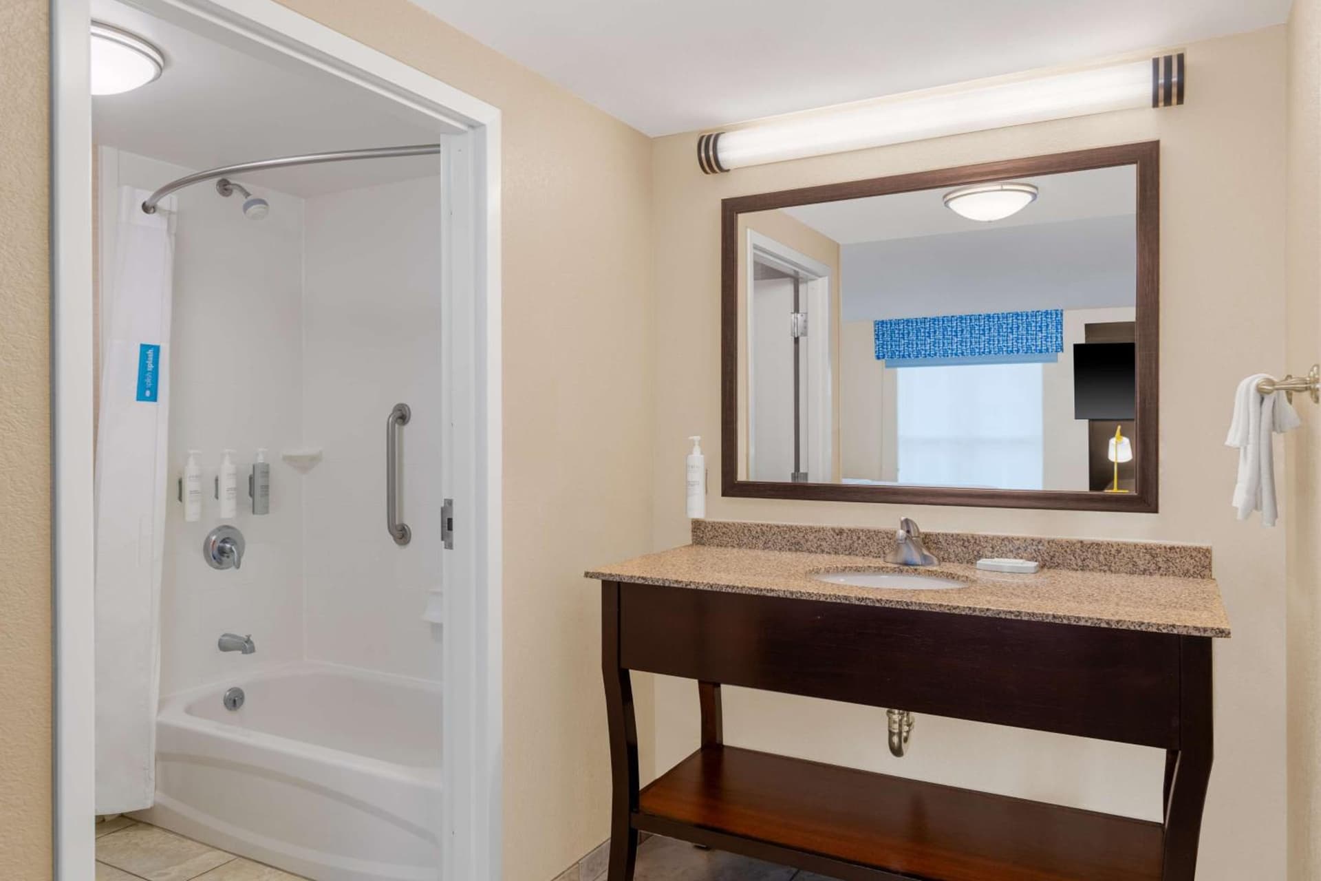 Hampton Inn & Suites Madison Downtown gallery photo in Madison, WI — image 14