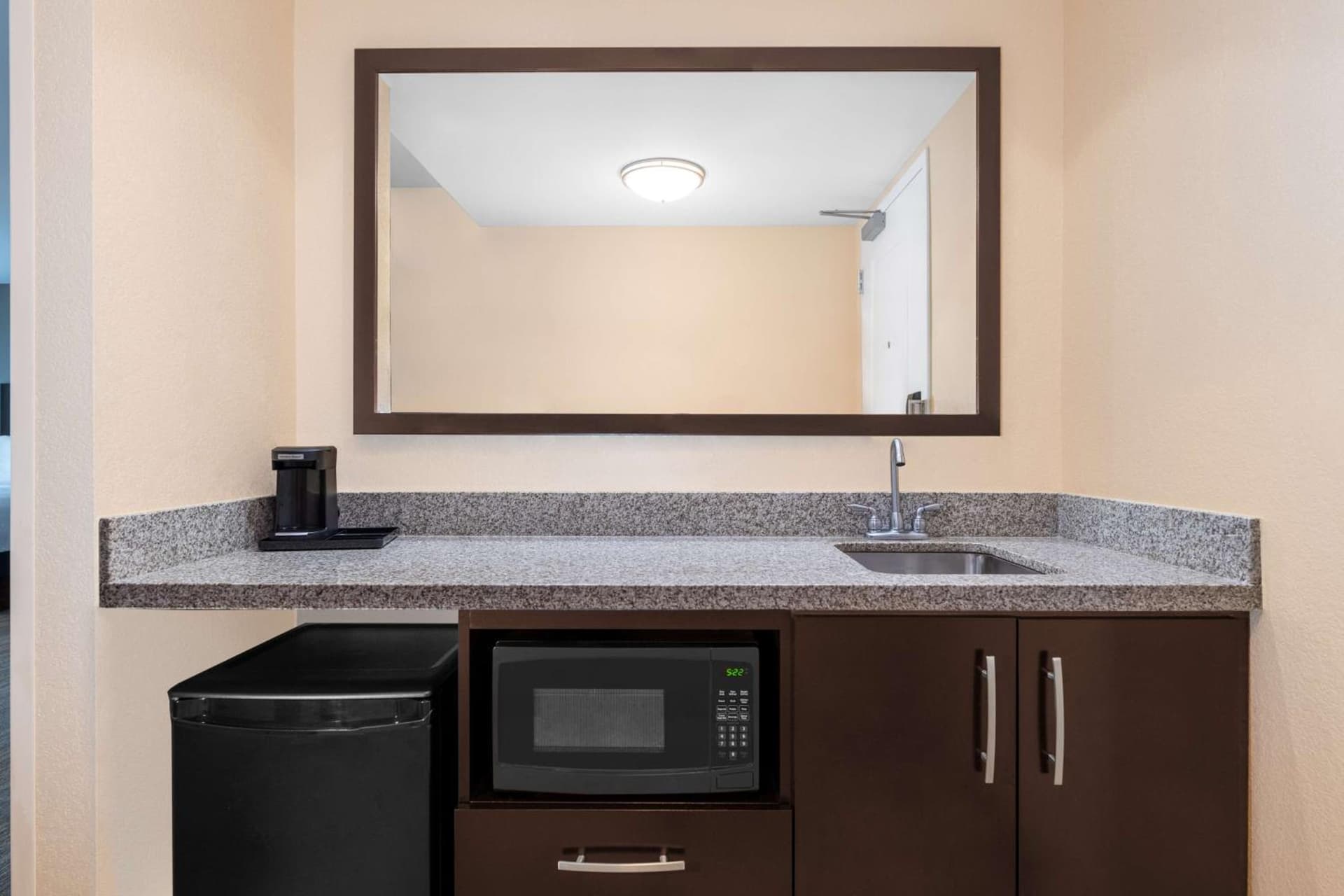 Hampton Inn & Suites Madison Downtown gallery photo in Madison, WI — image 27