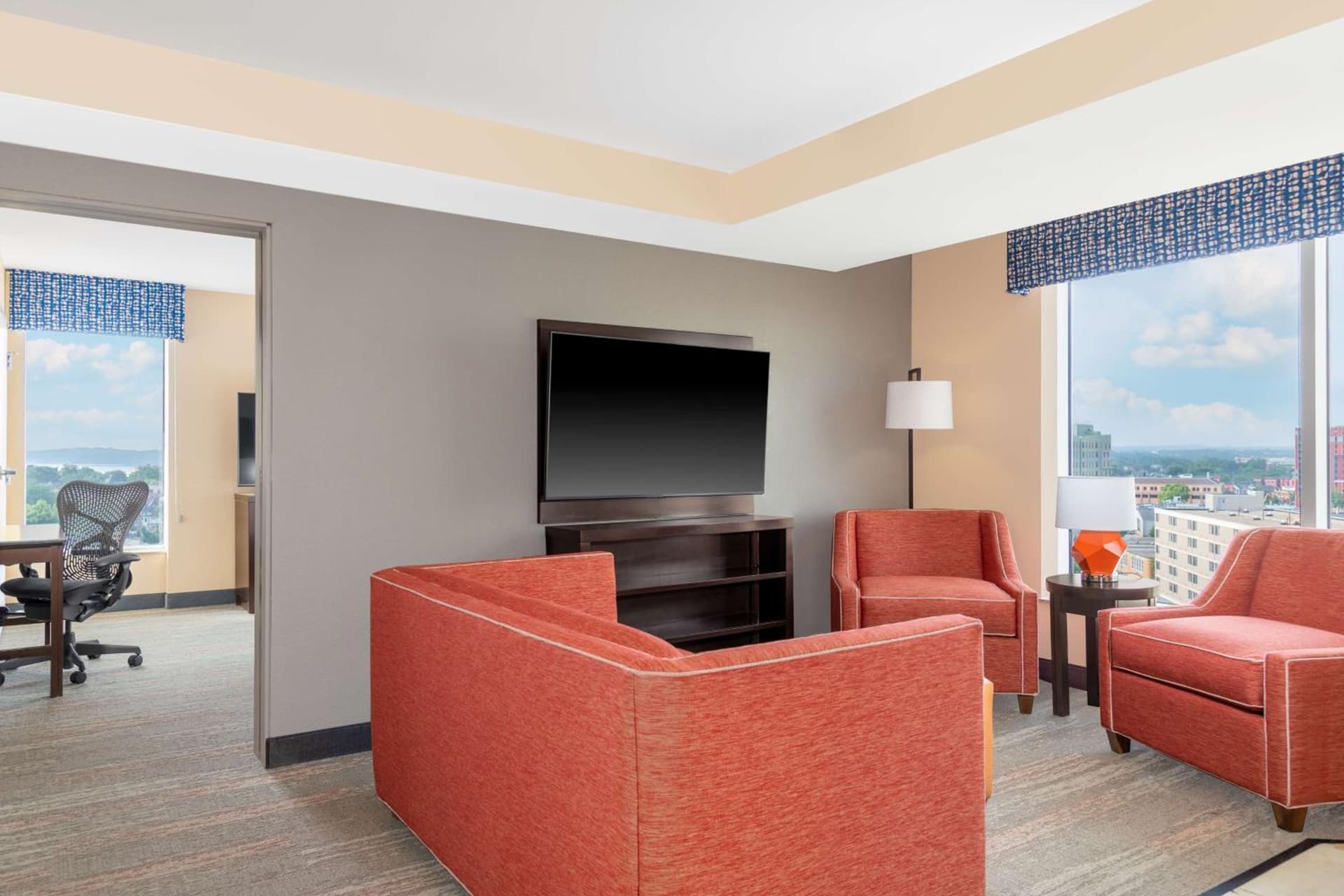 Hampton Inn & Suites Madison Downtown interior in Madison, WI — gallery photo 2