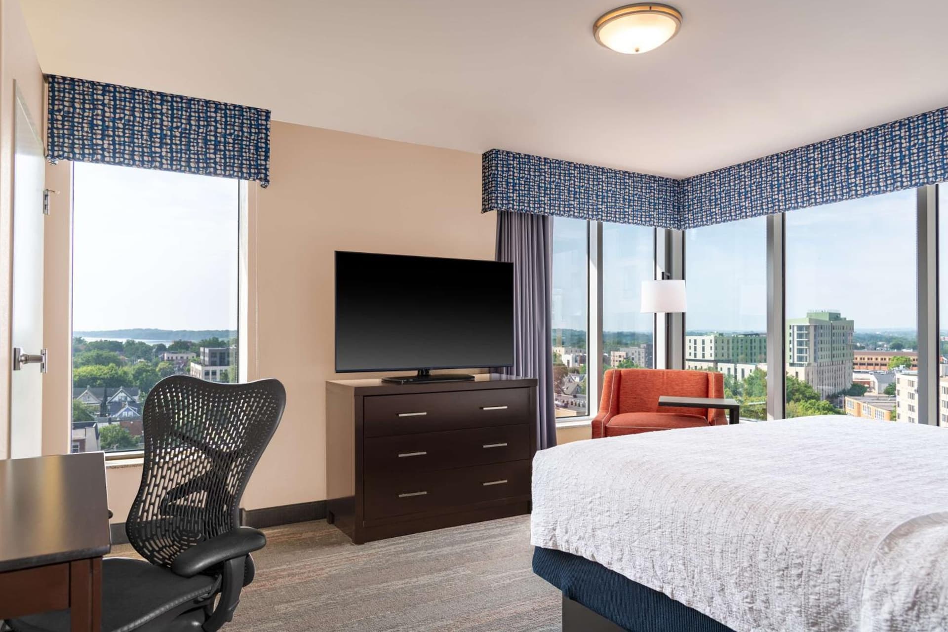 Hampton Inn & Suites Madison Downtown gallery photo in Madison, WI — image 17