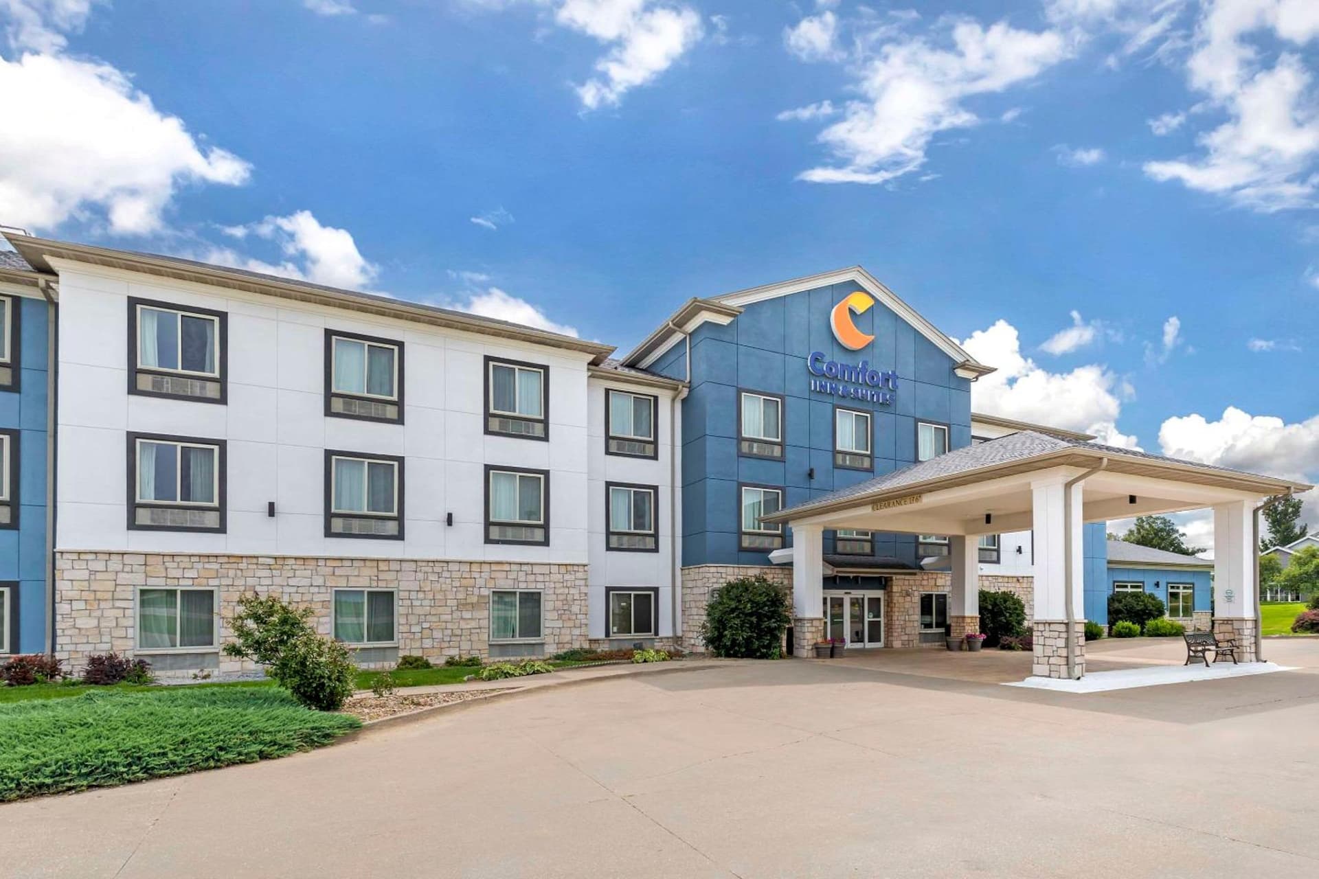 Comfort Inn & Suites Grinnell near I-80 interior in Grinnell, IA — gallery photo 2