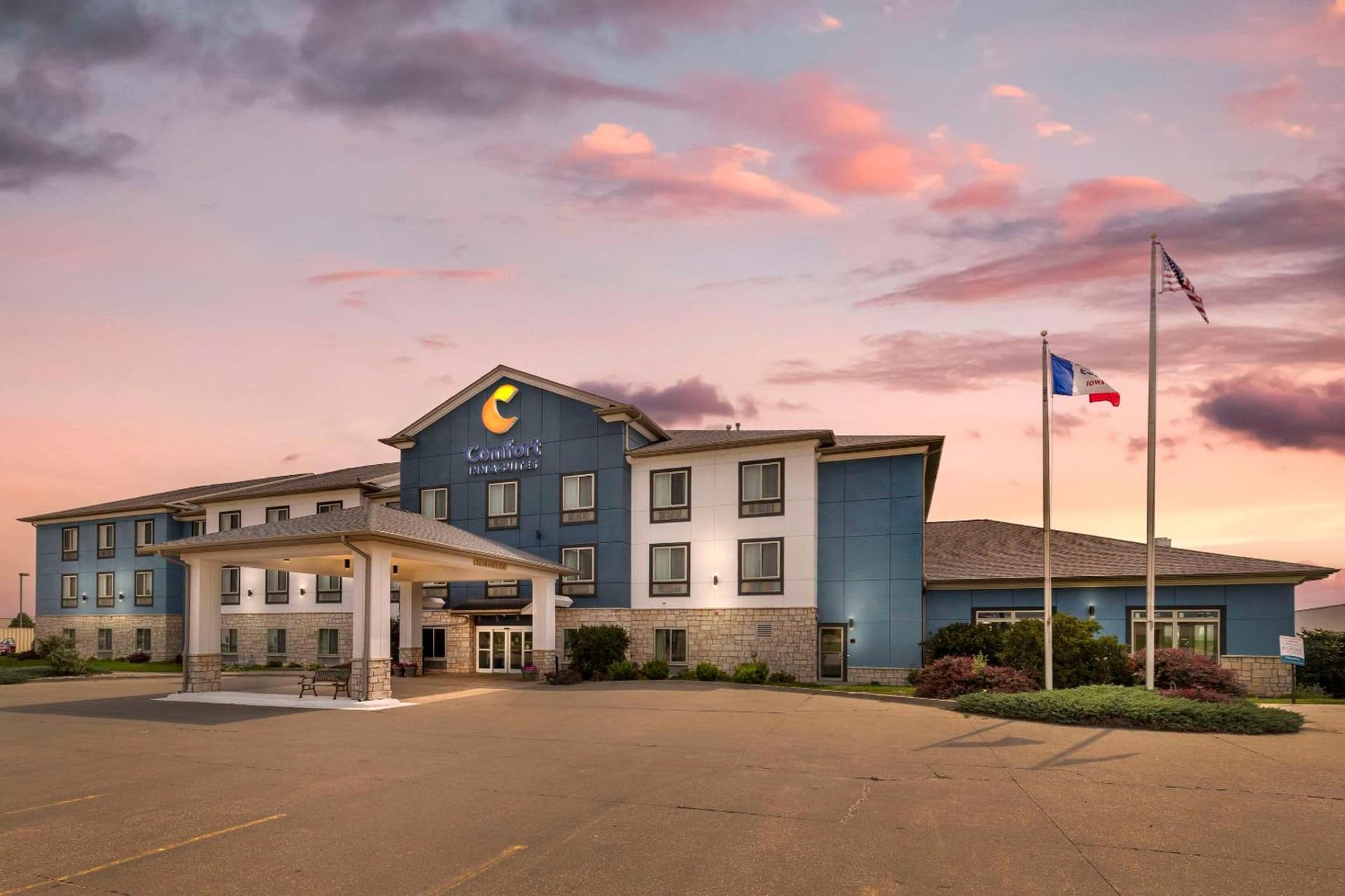 Comfort Inn & Suites Grinnell near I-80 property views in Grinnell, IA — gallery photo 3