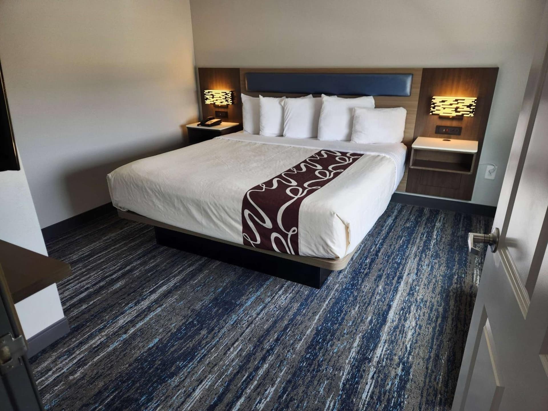 La Quinta by Wyndham Warner Robins - Robins AFB interior in Warner Robins, GA — gallery photo 2