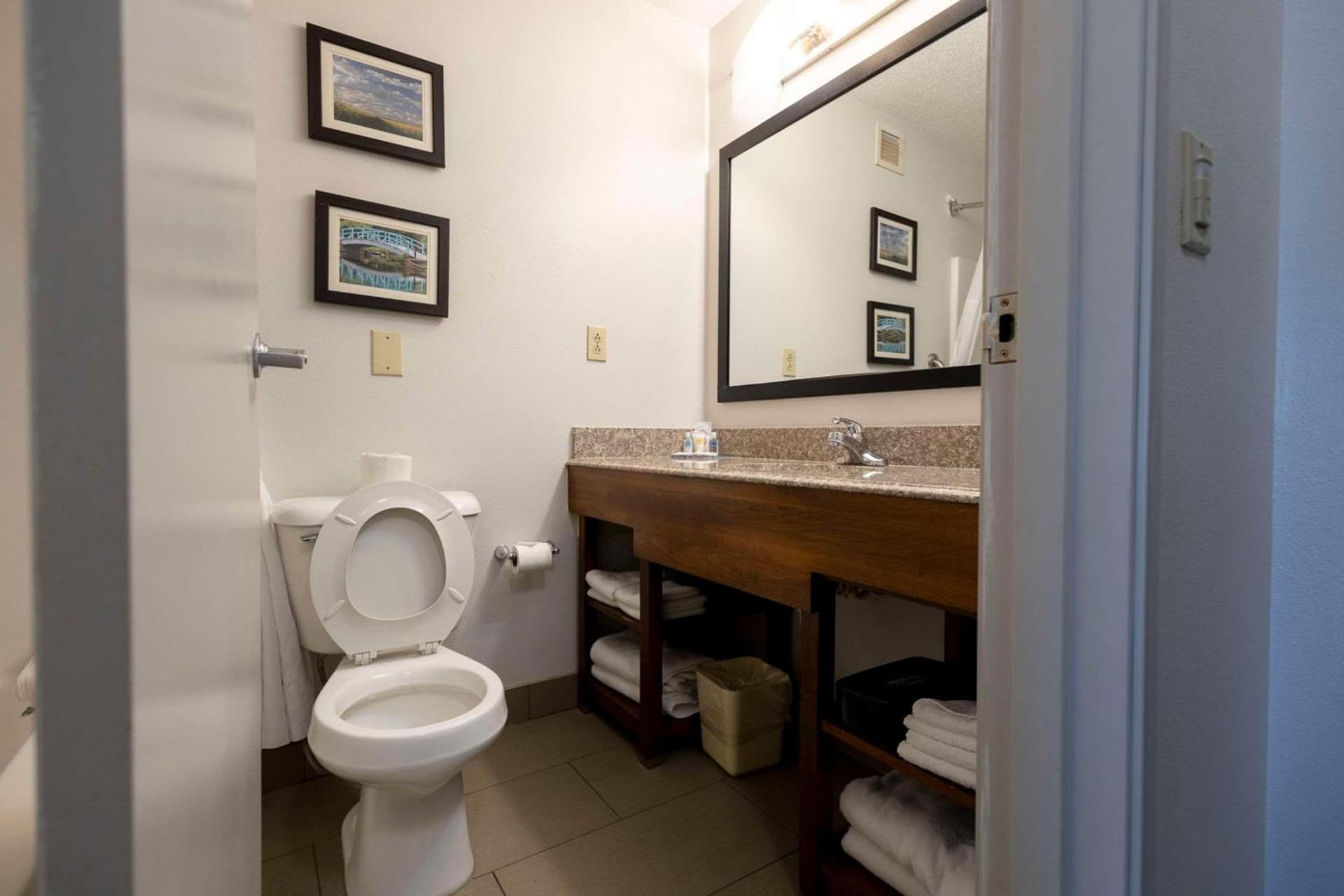 Comfort Suites Springfield I-70 gallery photo in Springfield, OH — image 7