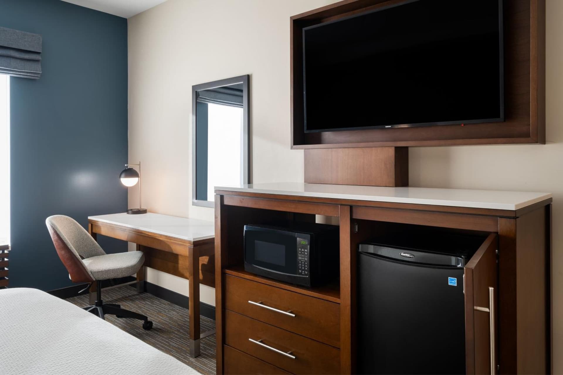 Courtyard by Marriott Seattle SeaTac Airport property views in Seattle, WA — gallery photo 3