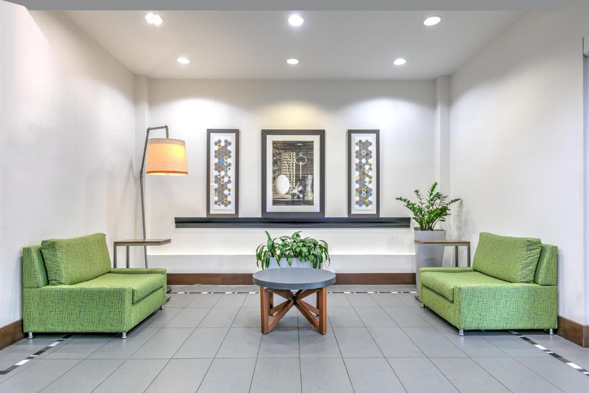 Holiday Inn Express Hotel & Suites Clute-Lake Jackson by IHG property views in Clute, TX — gallery photo 3