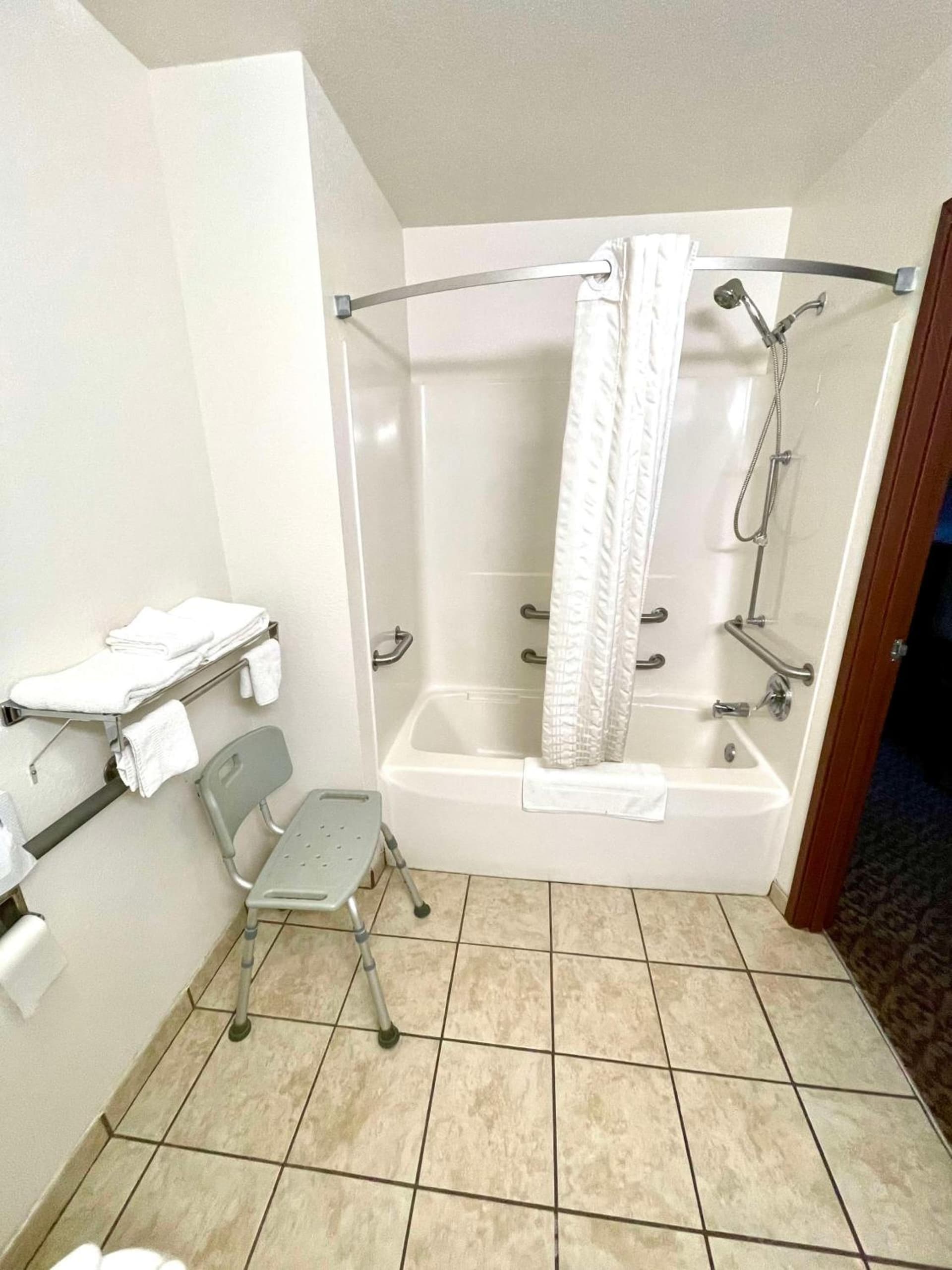 SureStay by Best Western Prince Frederick gallery photo in Prince Frederick, MD — image 6