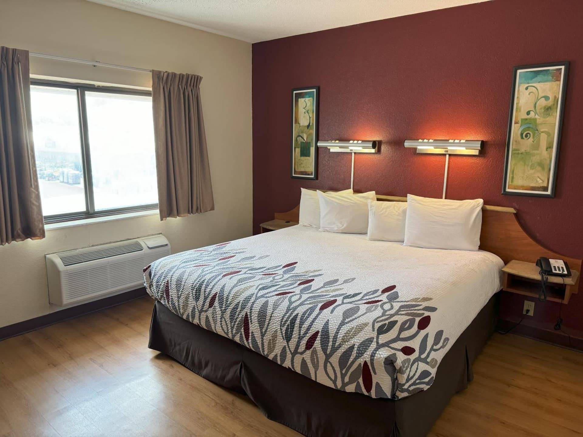 Sycamore Suites property views in Elyria, OH — gallery photo 3