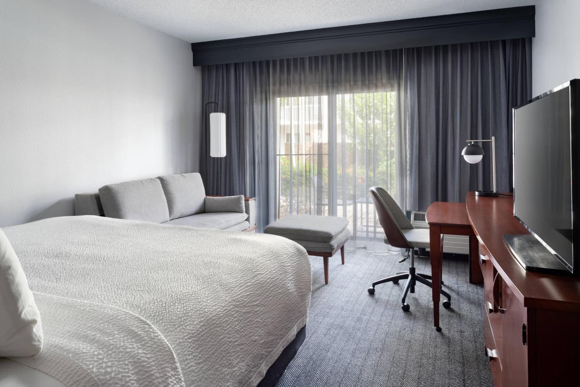 Courtyard by Marriott West Palm Beach interior in West Palm Beach, FL — gallery photo 2