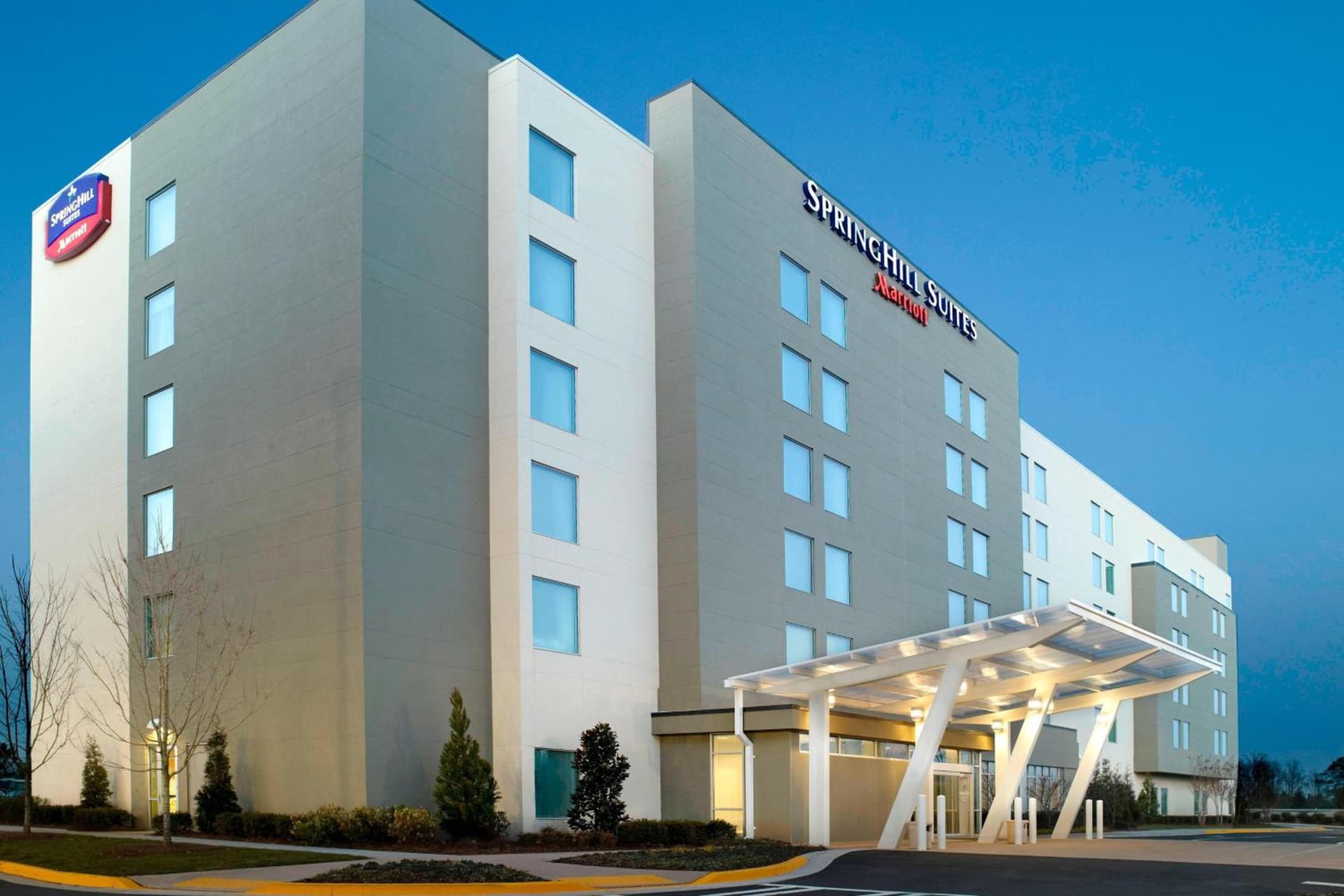 SpringHill Suites by Marriott Atlanta Airport Gateway interior in Atlanta, GA — gallery photo 2
