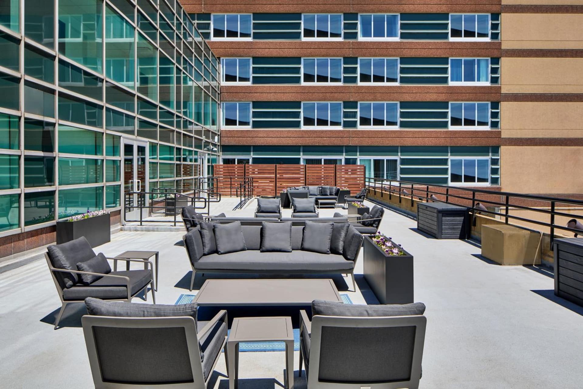 Courtyard by Marriott Detroit Downtown gallery photo in Detroit, MI — image 8