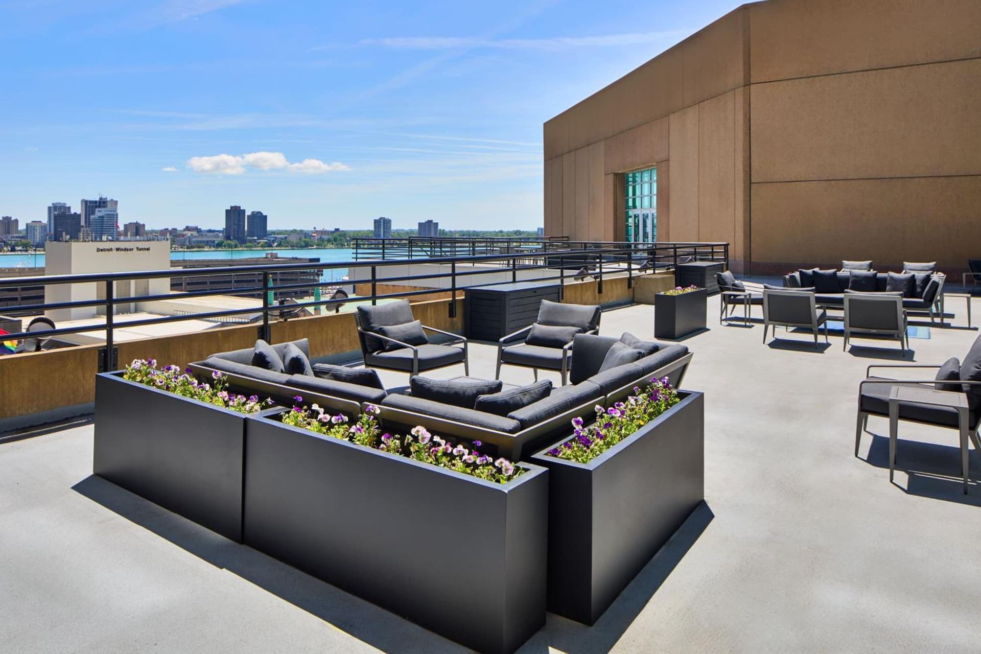 Courtyard by Marriott Detroit Downtown gallery photo in Detroit, MI — image 59