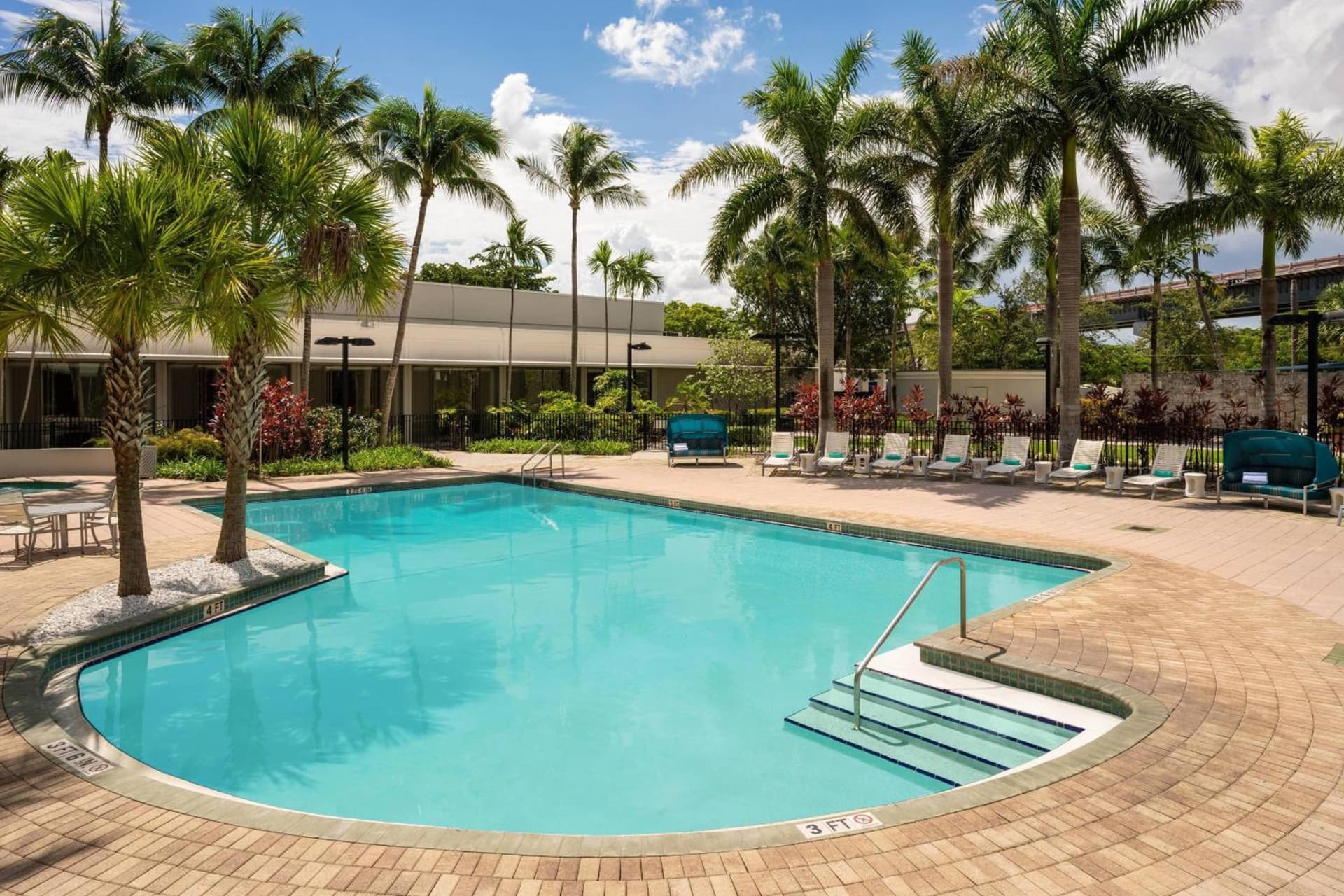Courtyard by Marriott Miami Airport interior in Miami, FL — gallery photo 2