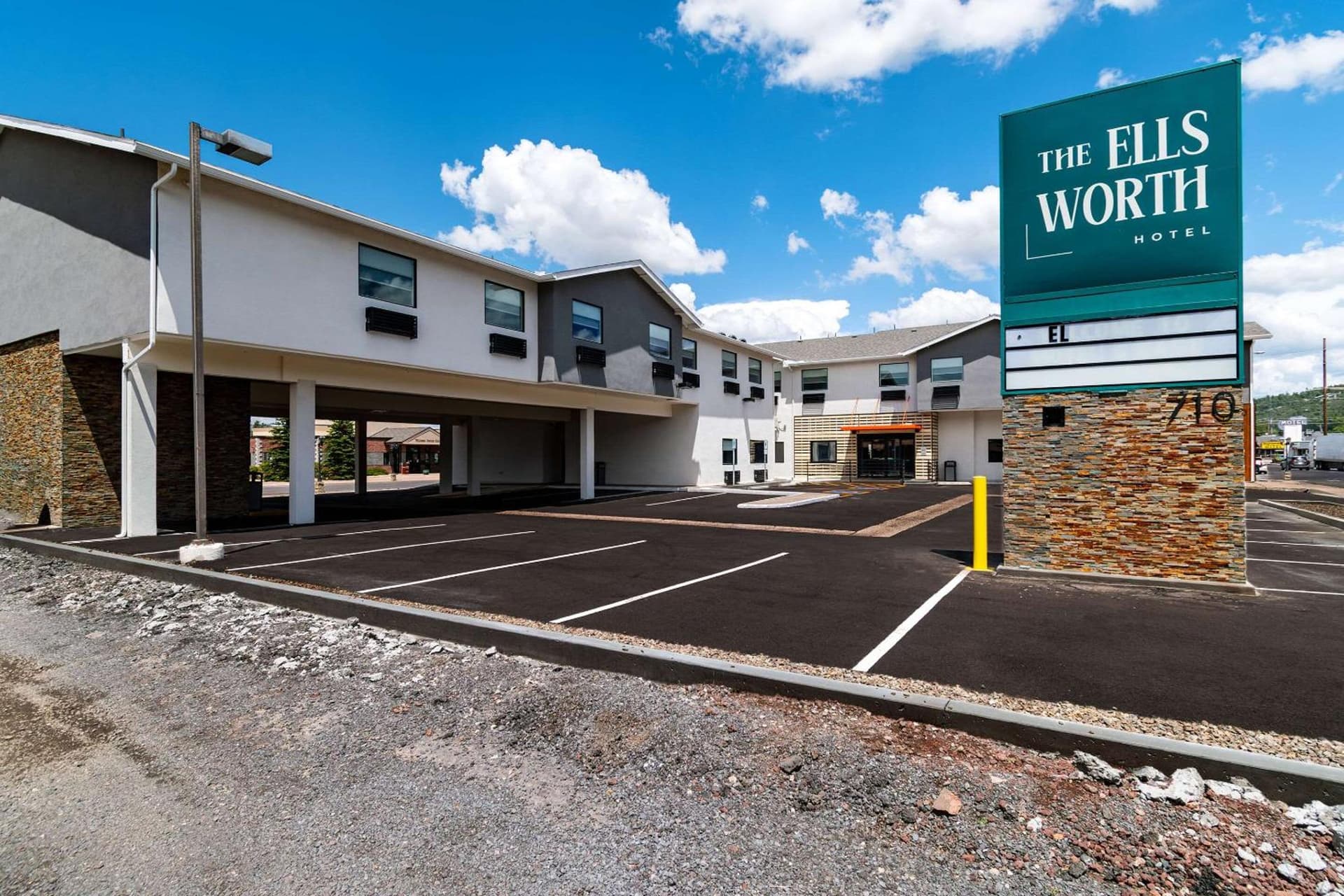 The Ellsworth Hotel, an Ascend Collection Hotel interior in Williams, AZ — gallery photo 2