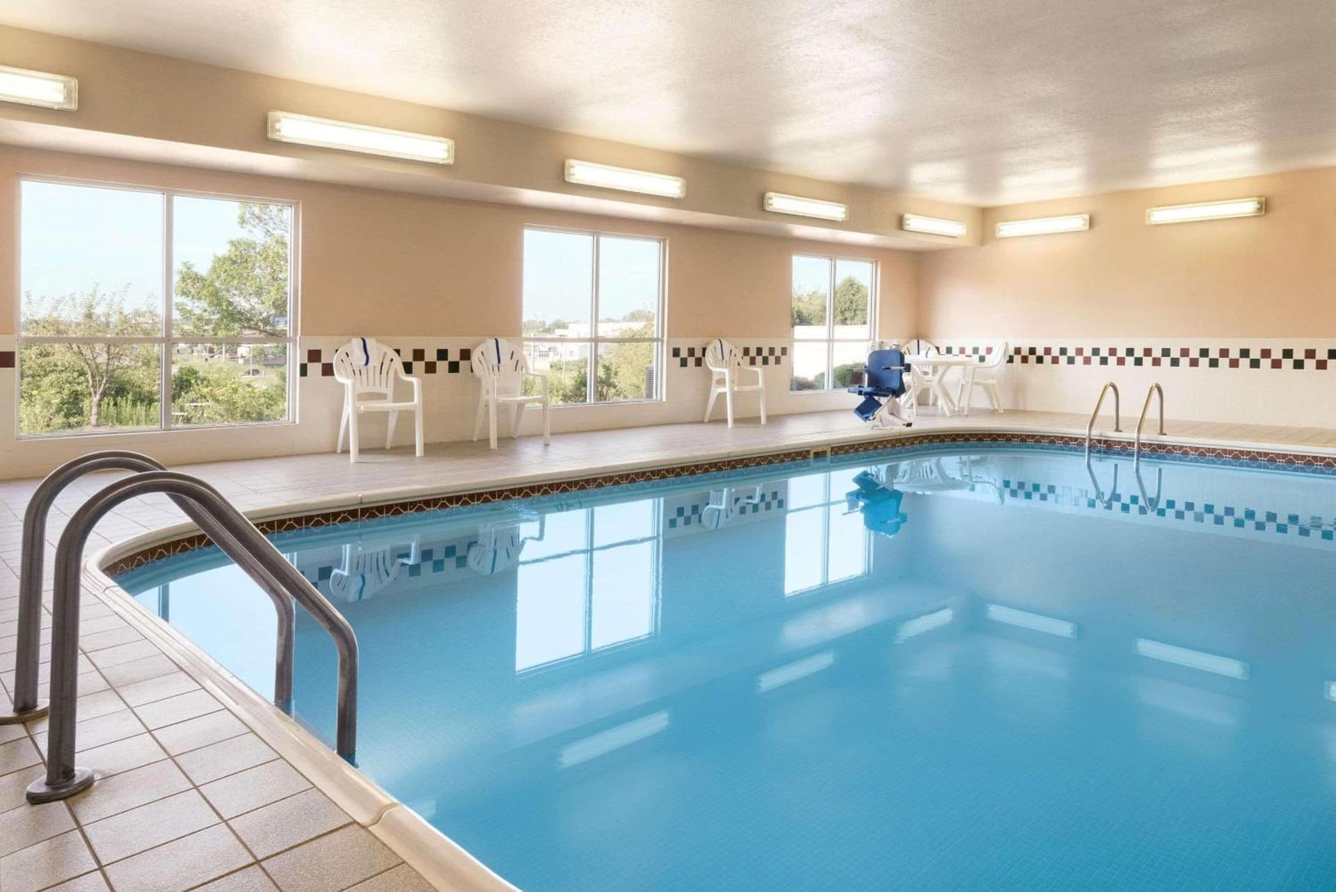Country Inn & Suites by Radisson, Davenport - Quad Cities gallery photo in Davenport, IA — image 27