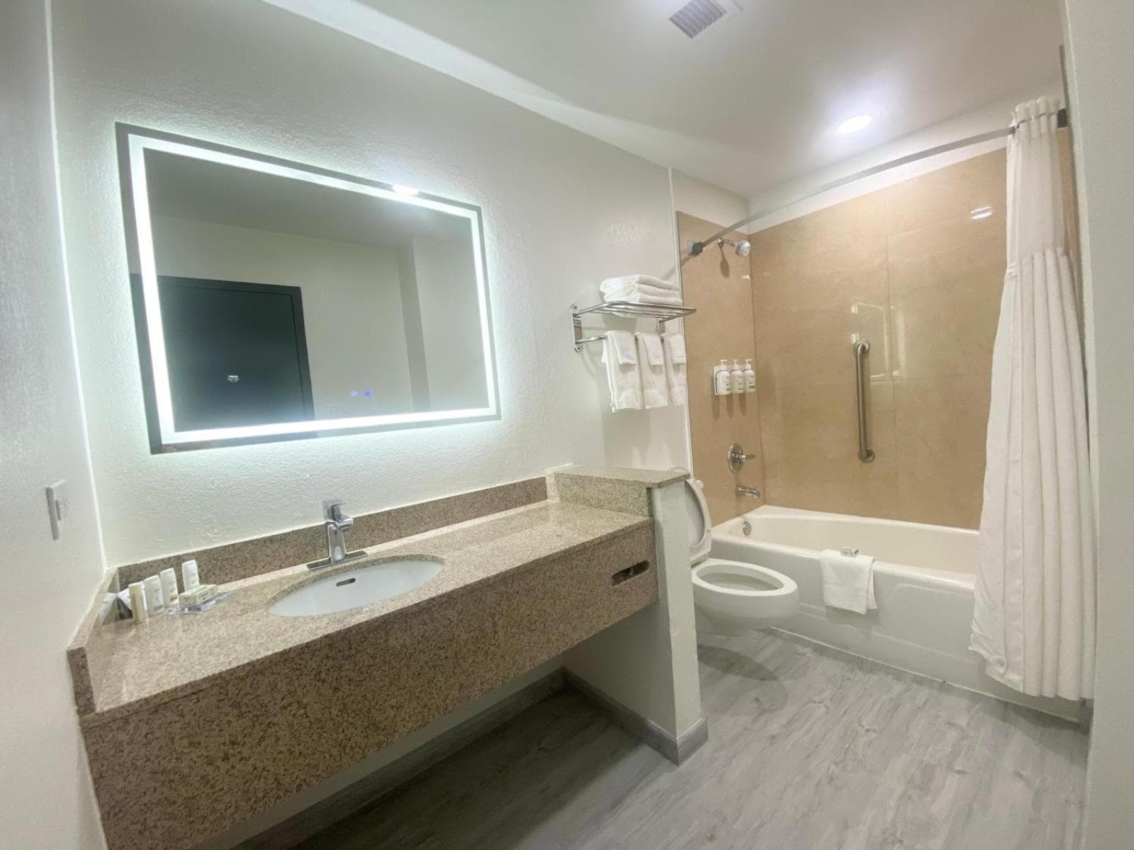 Ramada by Wyndham Tuscaloosa gallery photo in Tuscaloosa, AL — image 38