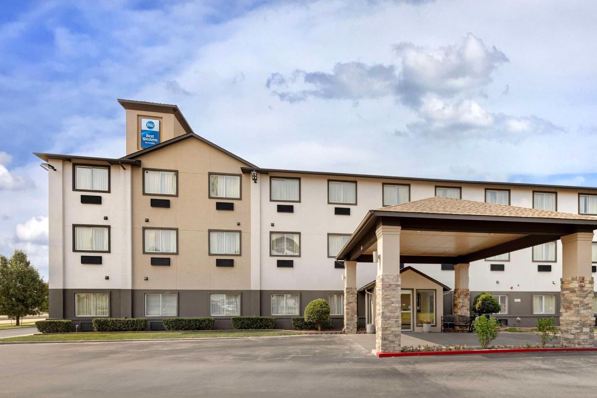 Best Western Greentree Inn & Suites — hotel in Moore, Oklahoma
