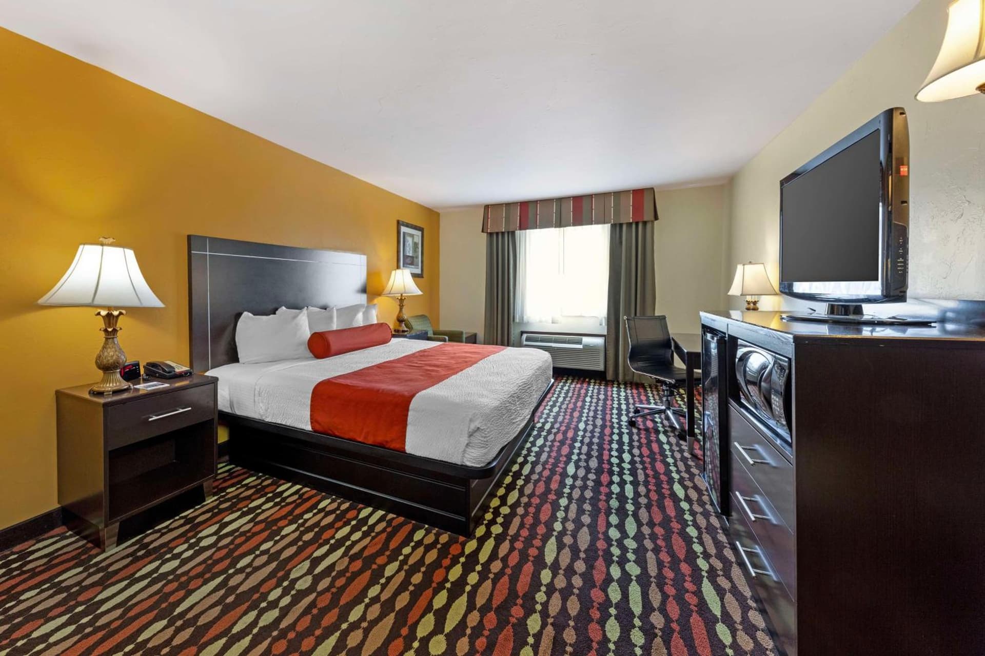 Best Western Greentree Inn & Suites property views in Moore, OK — gallery photo 3