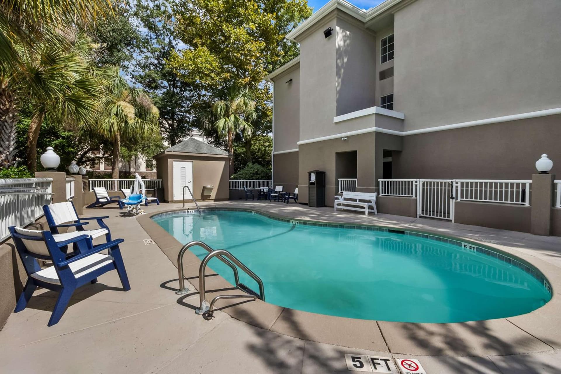 Best Western Patriots Point interior in Charleston, SC — gallery photo 2