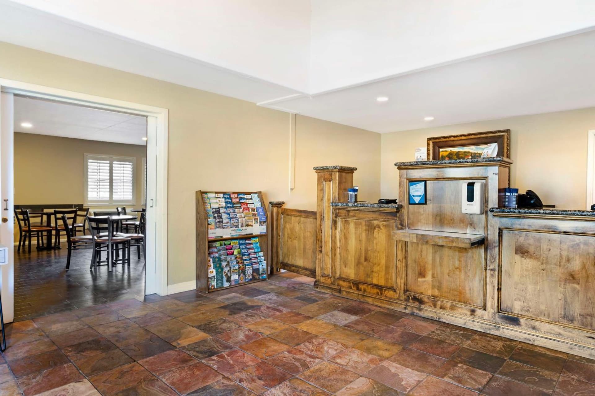 Sonoma Winegrower's Inn property views in Rohnert Park, CA — gallery photo 3