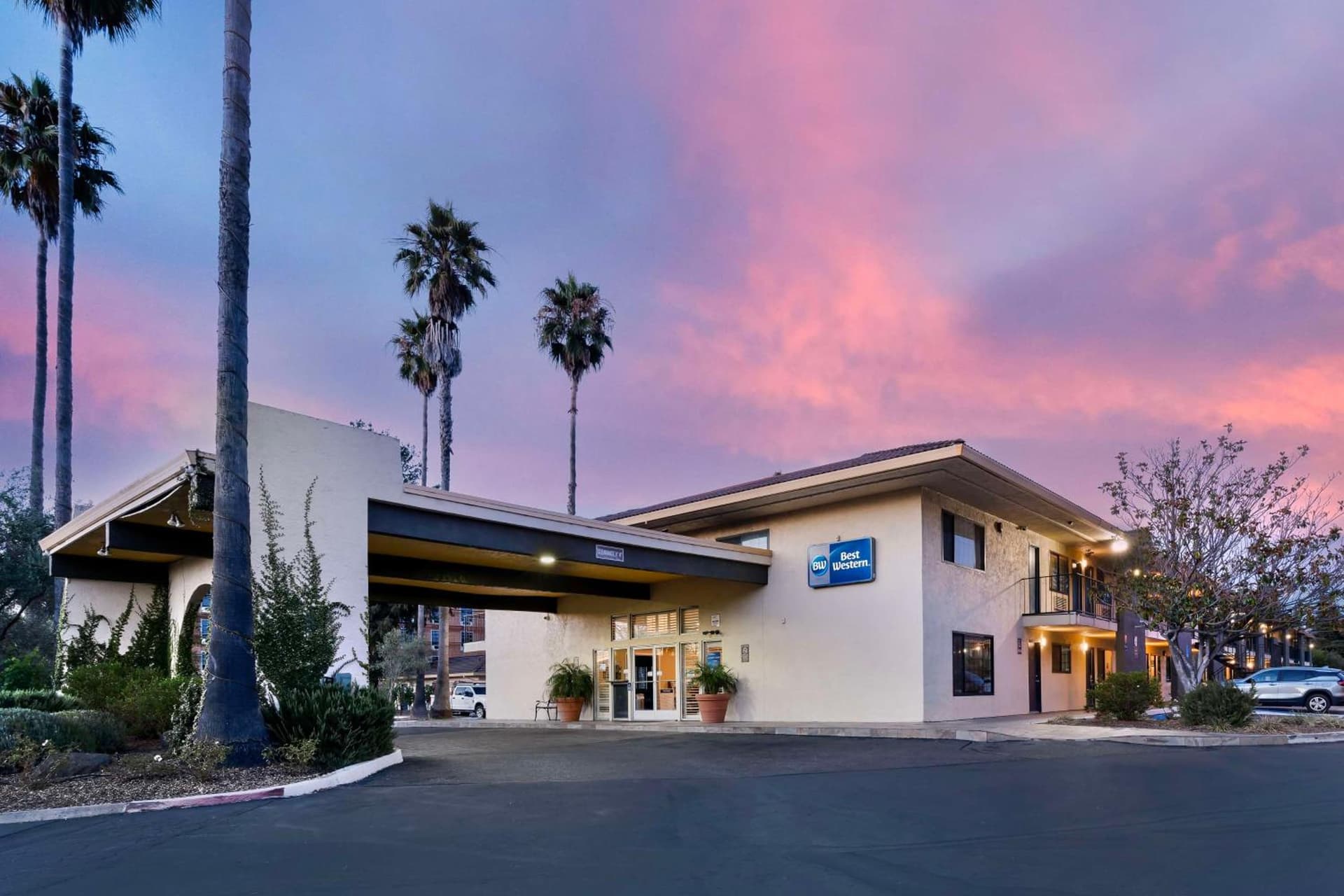 Sonoma Winegrower's Inn featured exterior or lobby in Rohnert Park, CA — similar hotel