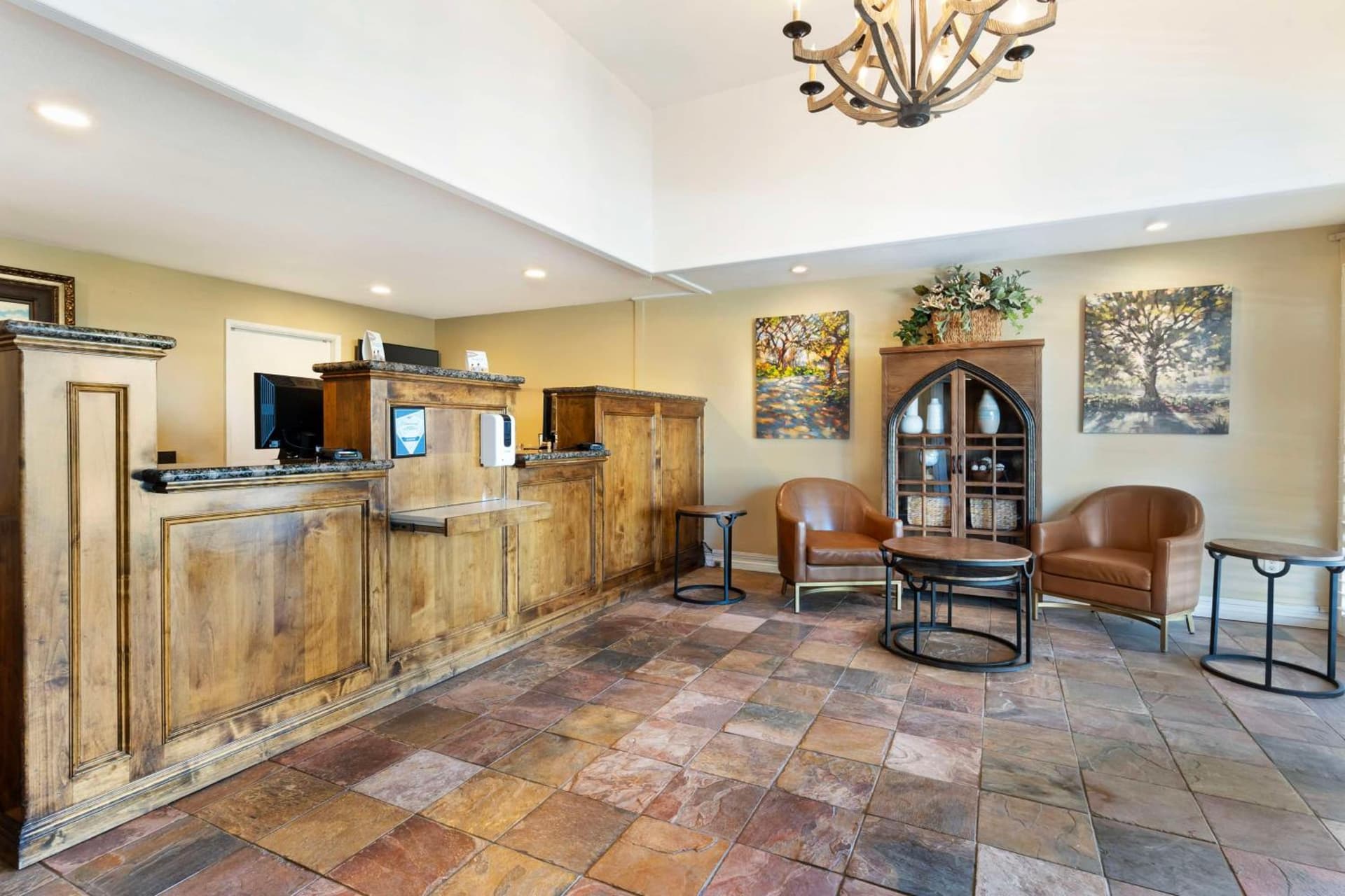 Sonoma Winegrower's Inn interior in Rohnert Park, CA — gallery photo 2
