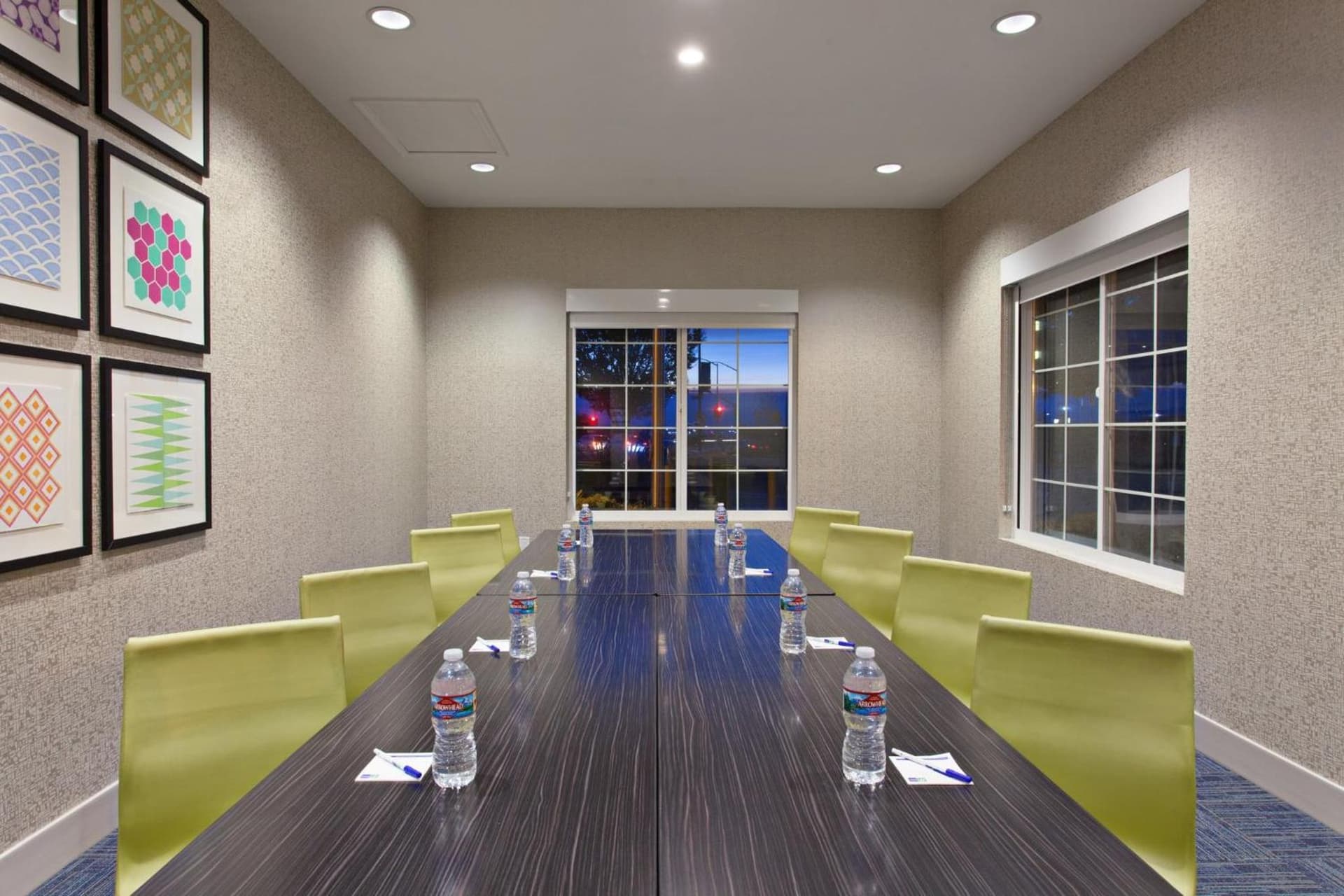 Holiday Inn Express & Suites Oakland - Airport by IHG interior in Oakland, CA — gallery photo 2