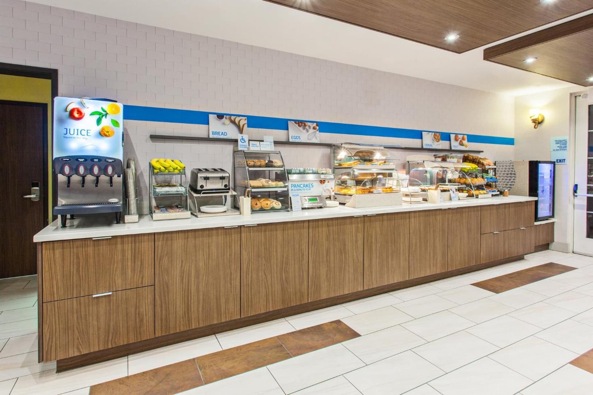 Holiday Inn Express & Suites Oakland - Airport by IHG gallery photo in Oakland, CA — image 15