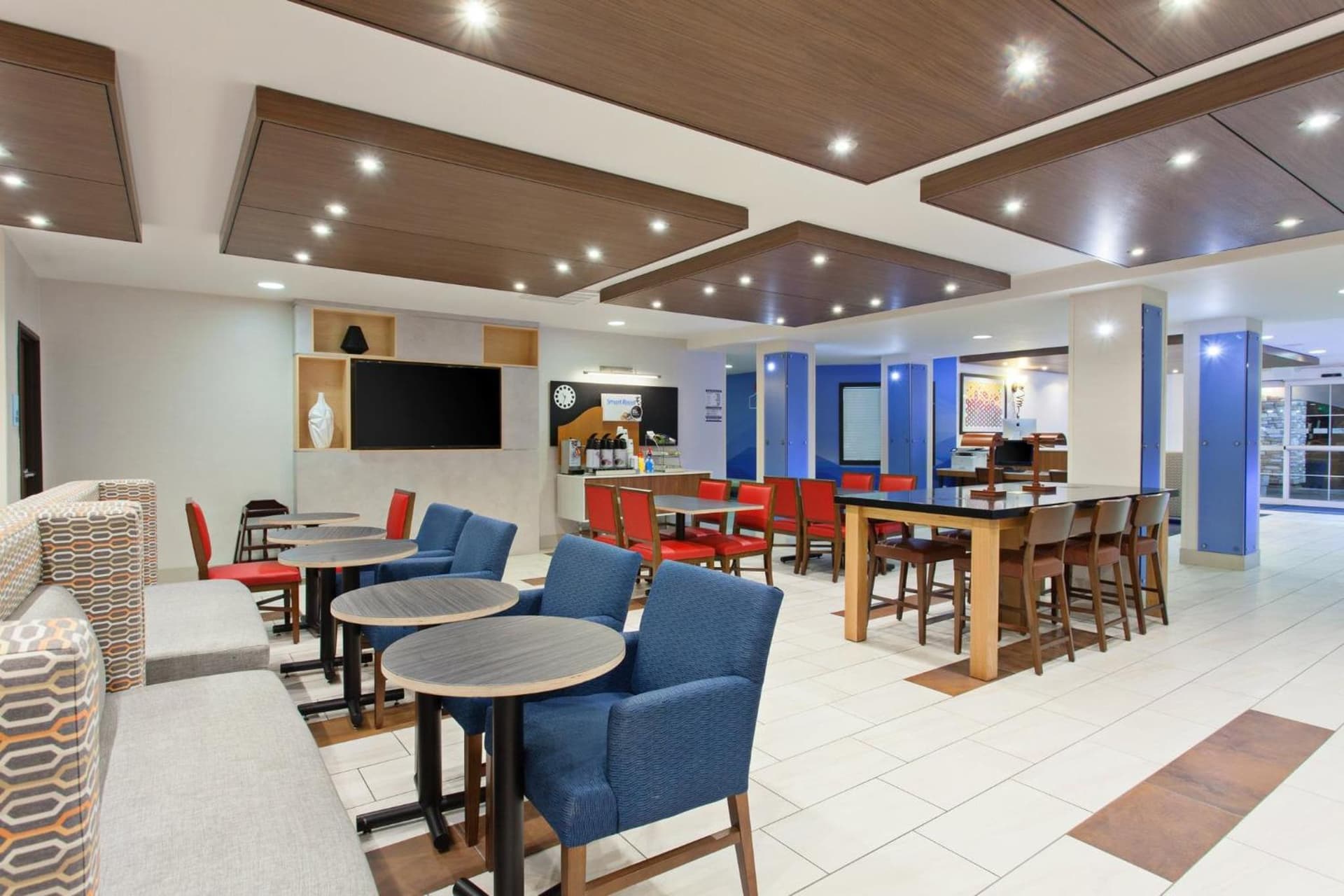Holiday Inn Express & Suites Oakland - Airport by IHG gallery photo in Oakland, CA — image 43
