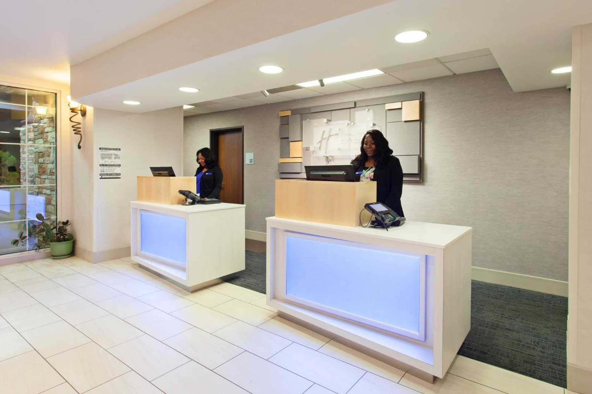 Holiday Inn Express & Suites Oakland - Airport by IHG gallery photo in Oakland, CA — image 4