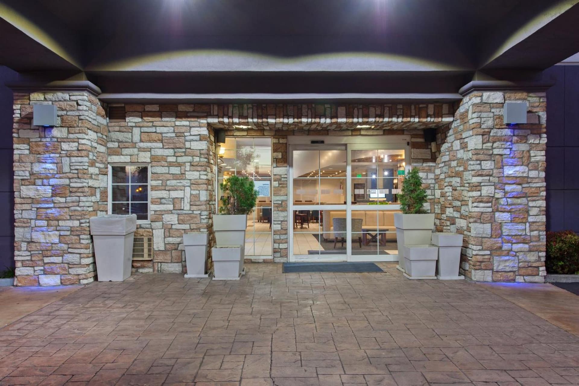 Holiday Inn Express & Suites Oakland - Airport by IHG gallery photo in Oakland, CA — image 14
