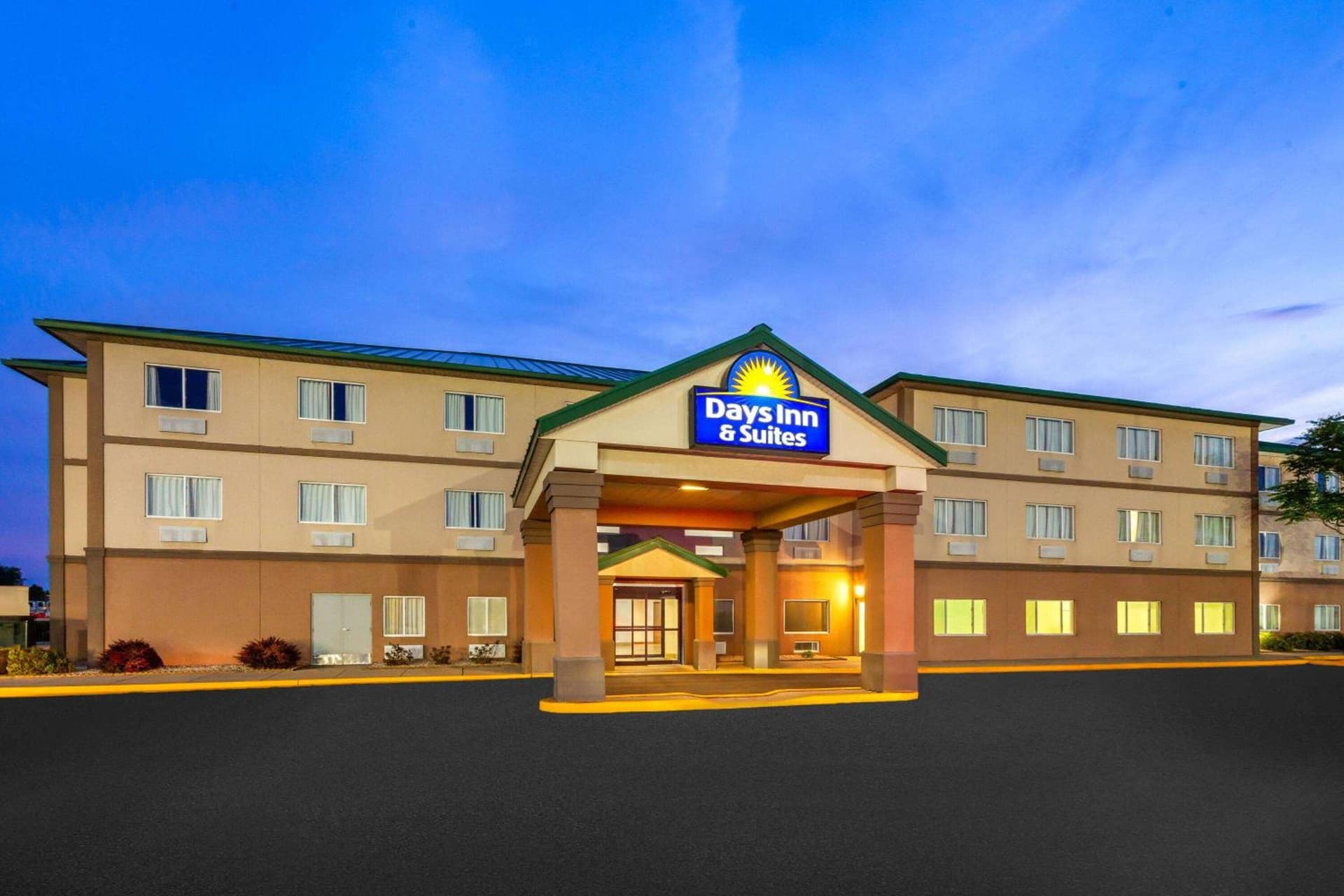 Days Inn & Suites by Wyndham Morris I-80 property views in Morris, IL — gallery photo 3