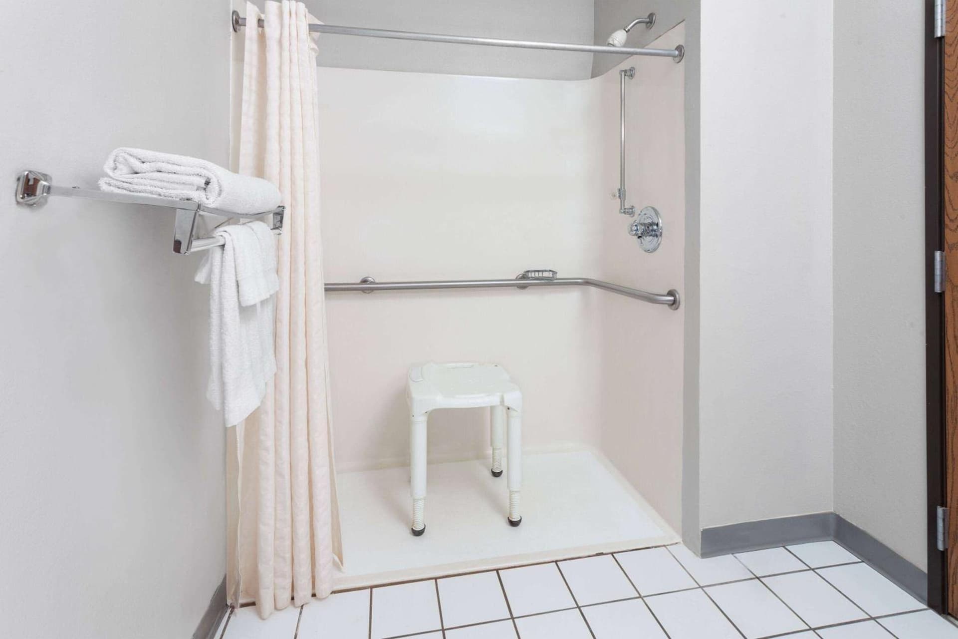 Days Inn & Suites by Wyndham Morris I-80 gallery photo in Morris, IL — image 45