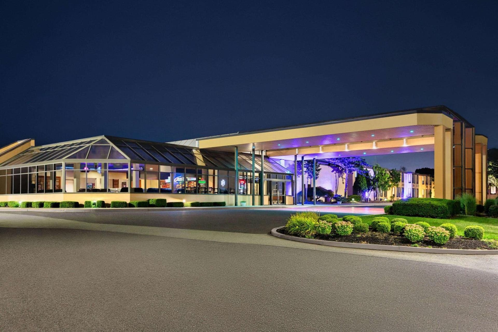 Days Hotel by Wyndham Allentown Airport / Lehigh Valley property views in Allentown, PA — gallery photo 3