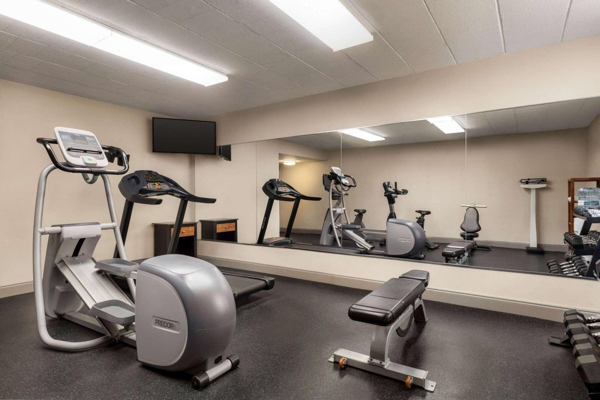 Days Hotel by Wyndham Allentown Airport / Lehigh Valley property views in Allentown, PA — gallery photo 3