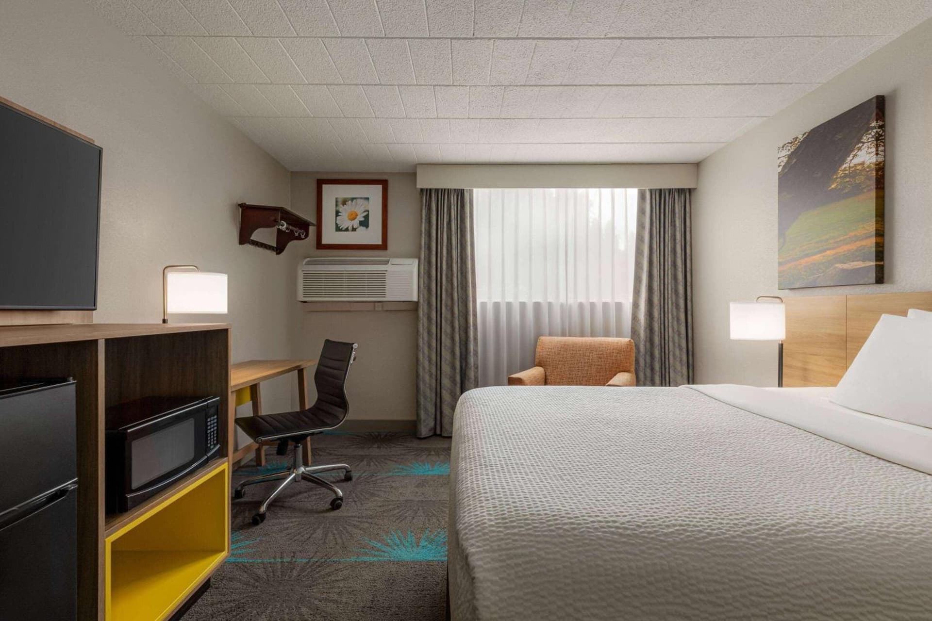 Days Hotel by Wyndham Allentown Airport / Lehigh Valley gallery photo in Allentown, PA — image 41