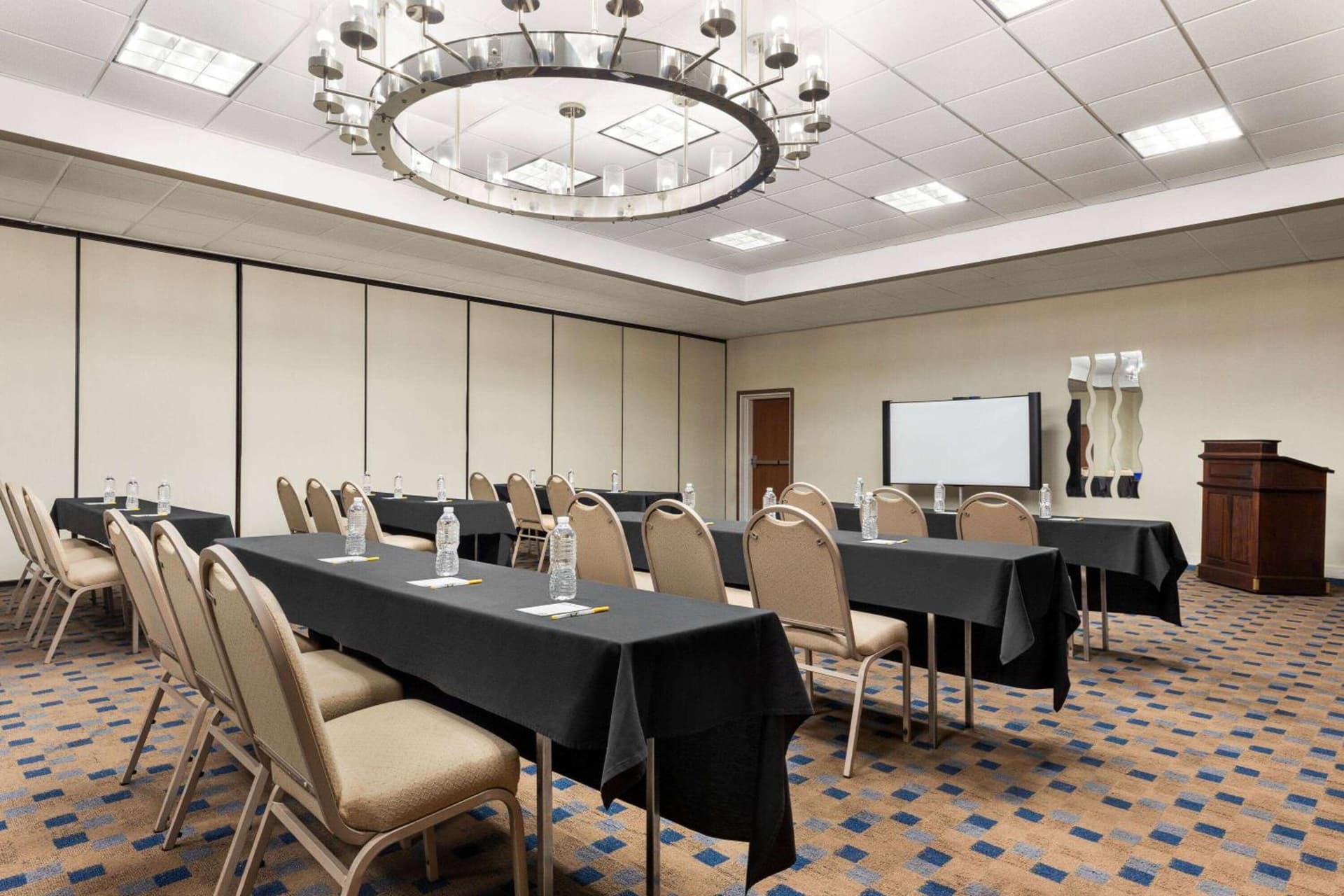 Days Hotel by Wyndham Allentown Airport / Lehigh Valley gallery photo in Allentown, PA — image 16